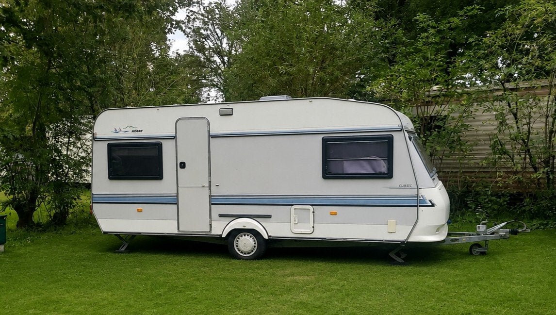 Super Complete Hobby 12c caravan (1993) Mover, Airco, Caravans en Kamperen, Caravans, Koelkast, Rondzit, Hobby, Particulier