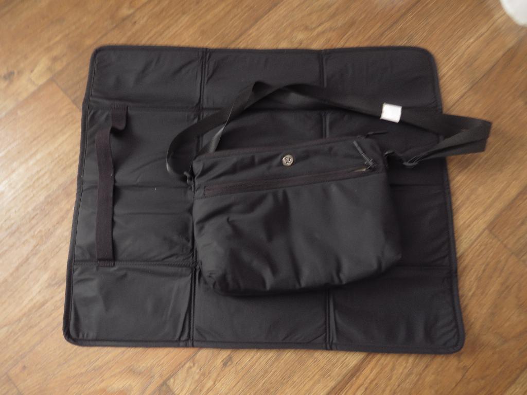 luier crossbody etui met  zacht aankleed kleed van Lululemon, Ophalen of Verzenden, Gebruikt, Aankleedkussen, Overige merken
