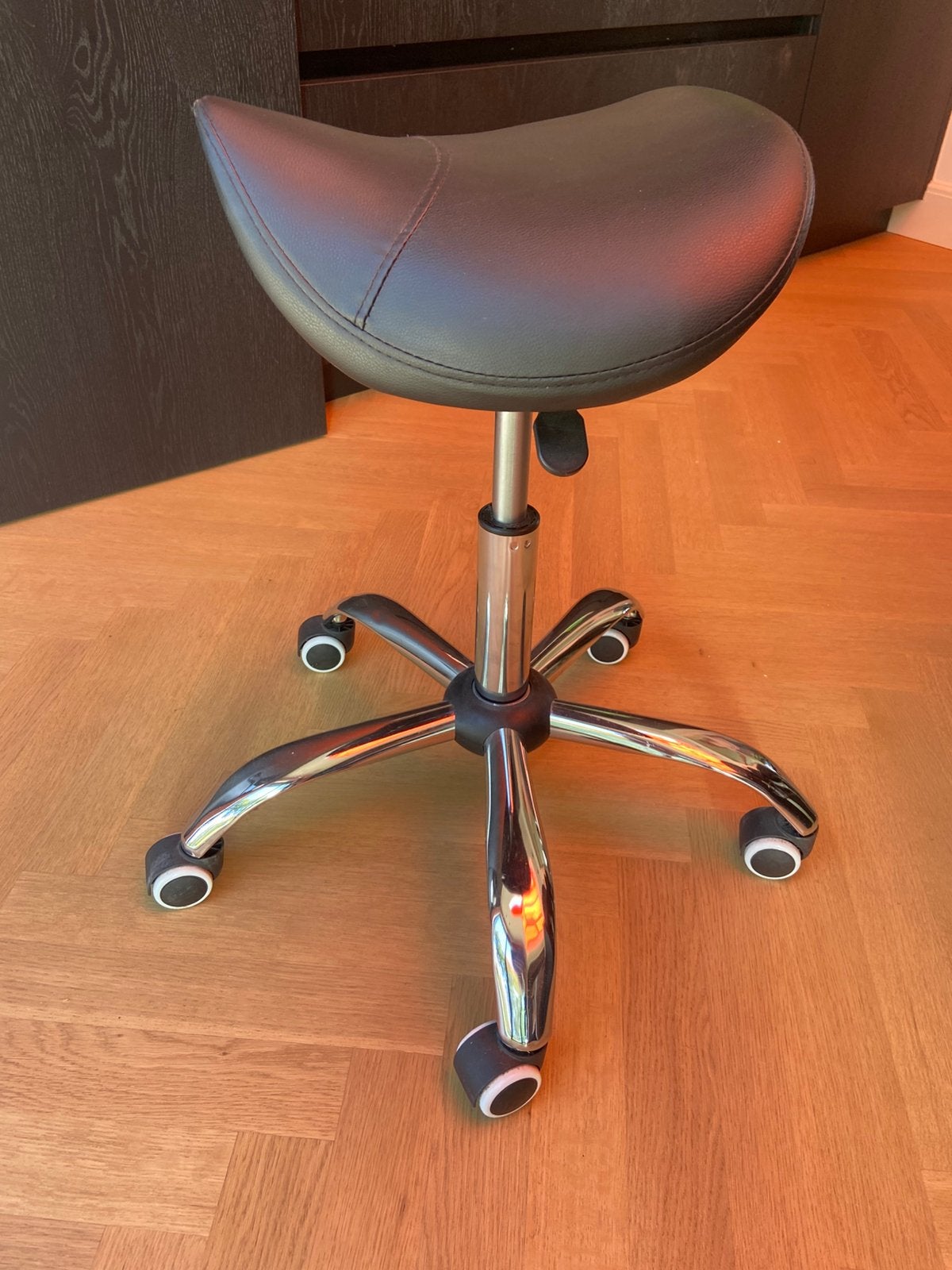 GRATIS Kruk/ werk kruk, 1 kruk, Ophalen, Zo goed als nieuw, 60 tot 90 cm