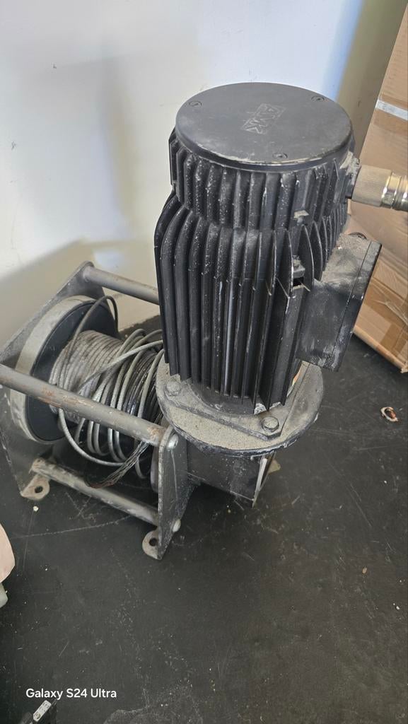 AMK Motor DD/DT - 350V, 3.6A - Werkend (kabels afgeknipt), Ophalen of Verzenden, Gebruikt, Elektromotor, 1800 rpm of meer