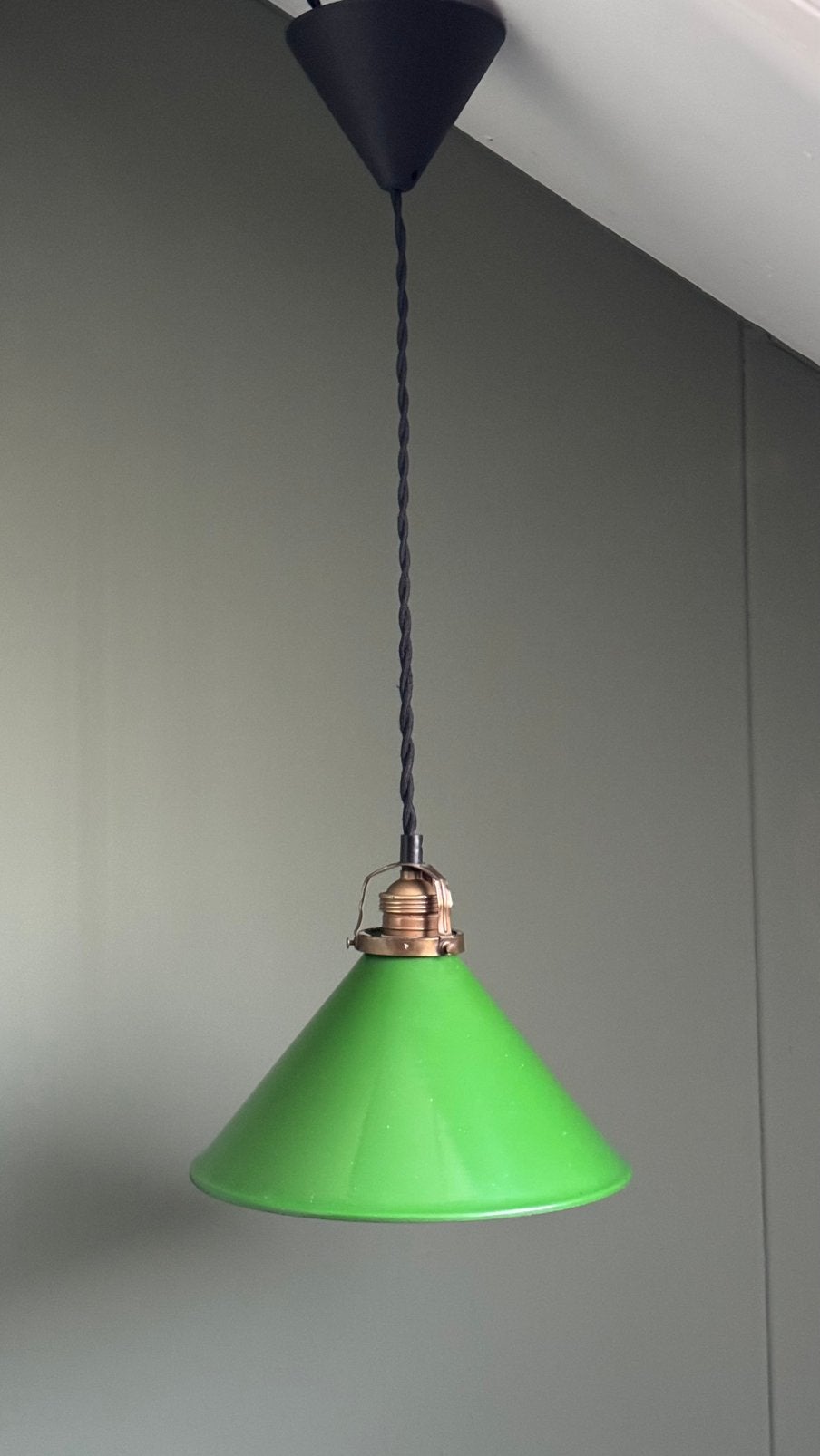 Vintage groene hanglamp pendellamp metaal, Huis en Inrichting, Lampen | Hanglampen, Ophalen of Verzenden, Gebruikt, Metaal, Minder dan 50 cm