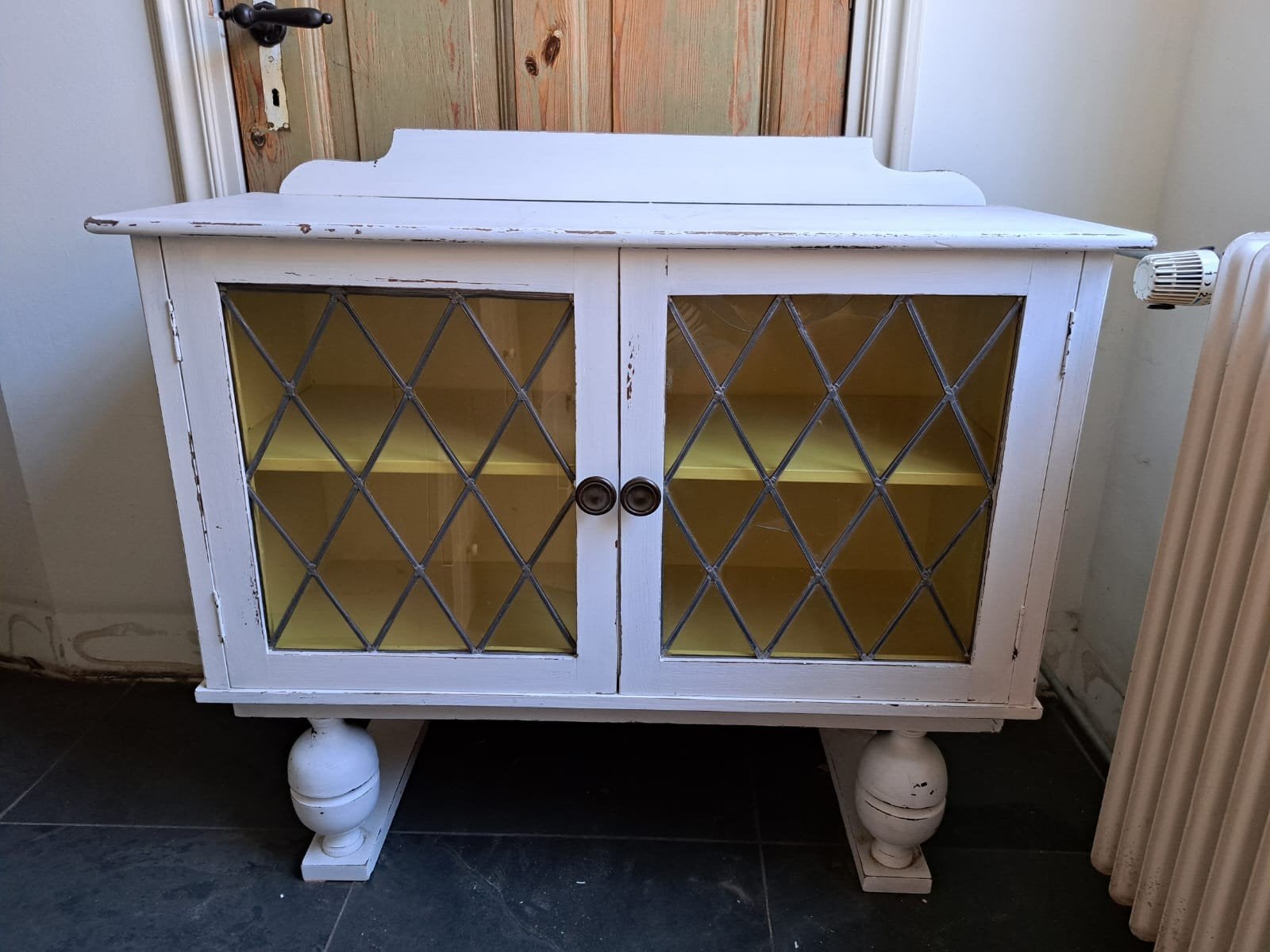 Vintage kastje met glas-in-lood deuren, Huis en Inrichting, Kasten | Overige, Ophalen, Gebruikt