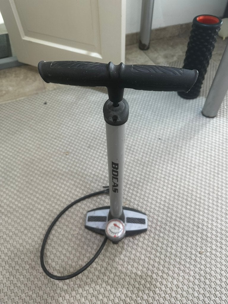 BOCAS Fietspomp met drukmeter, Ophalen of Verzenden, Drukmeter, Zo goed als nieuw
