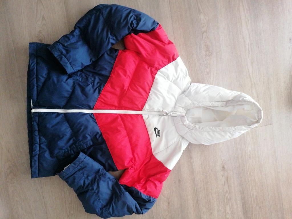 Nike Puffer Jas - Blauw, Rood, Wit, Ophalen of Verzenden, Zo goed als nieuw, Jongen of Meisje, Jas