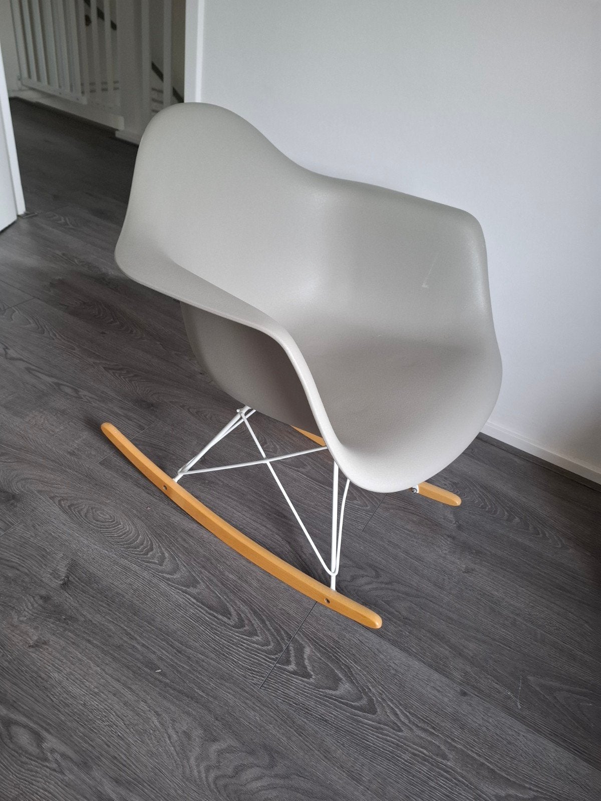 Schommelstoel grijs, Huis en Inrichting, Stoelen, Ophalen of Verzenden, Grijs, Eén