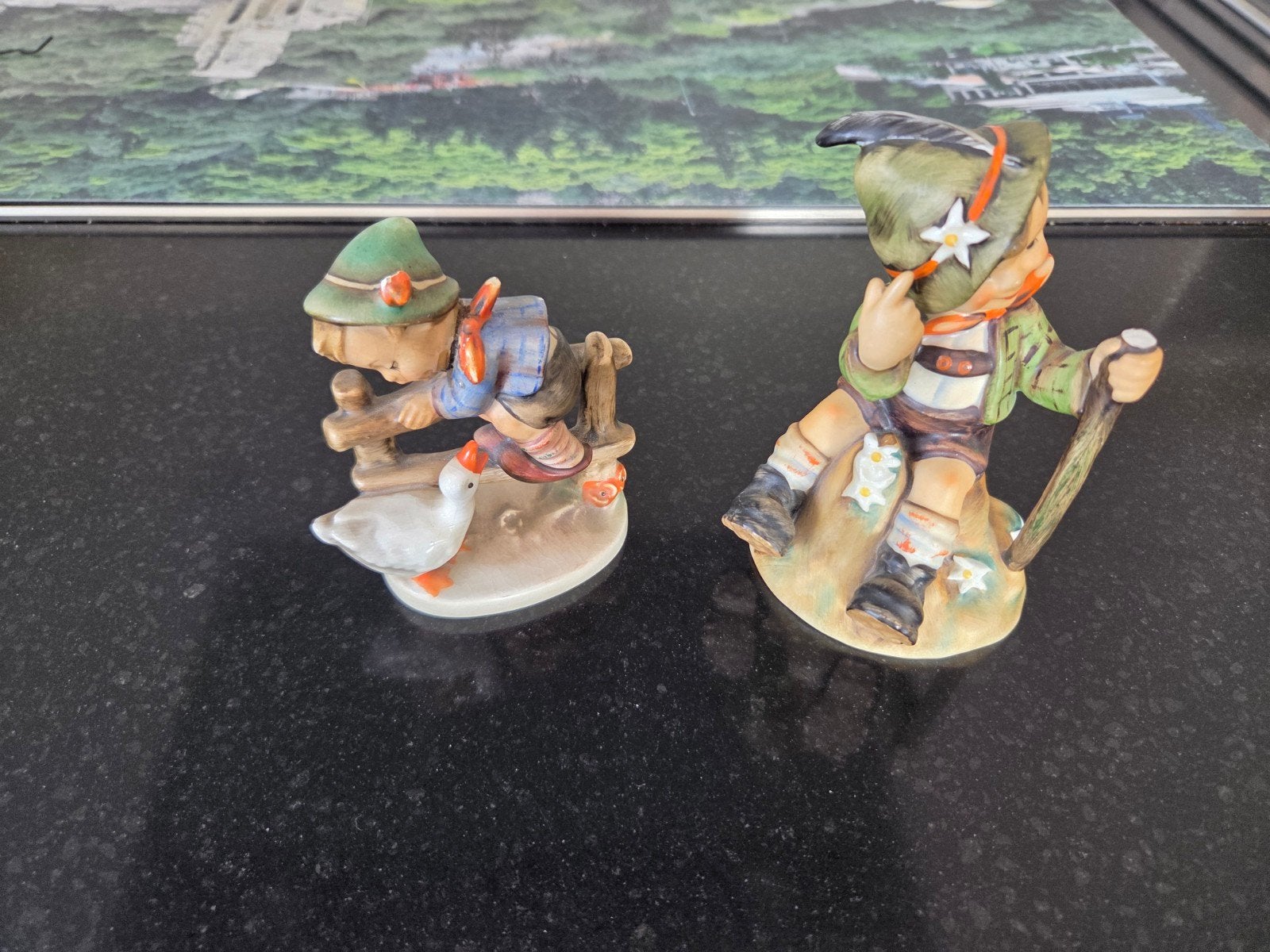 Set van 2 Goebel Hummel beeld.jes - Jongensfiguren, Antiek en Kunst, Ophalen of Verzenden