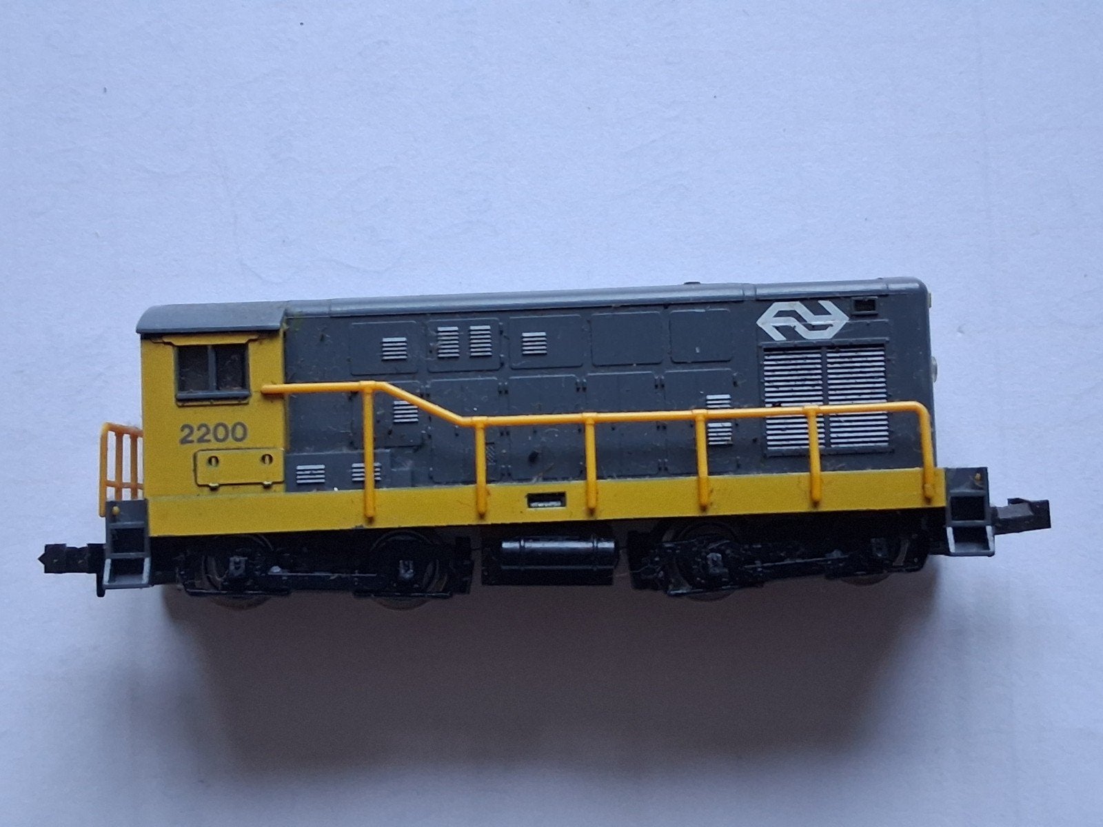 Ns dieselloc 2200 N-spoor, Hobby en Vrije tijd, Modeltreinen | N-Spoor, Gebruikt, Trix, Analoog, Ophalen of Verzenden