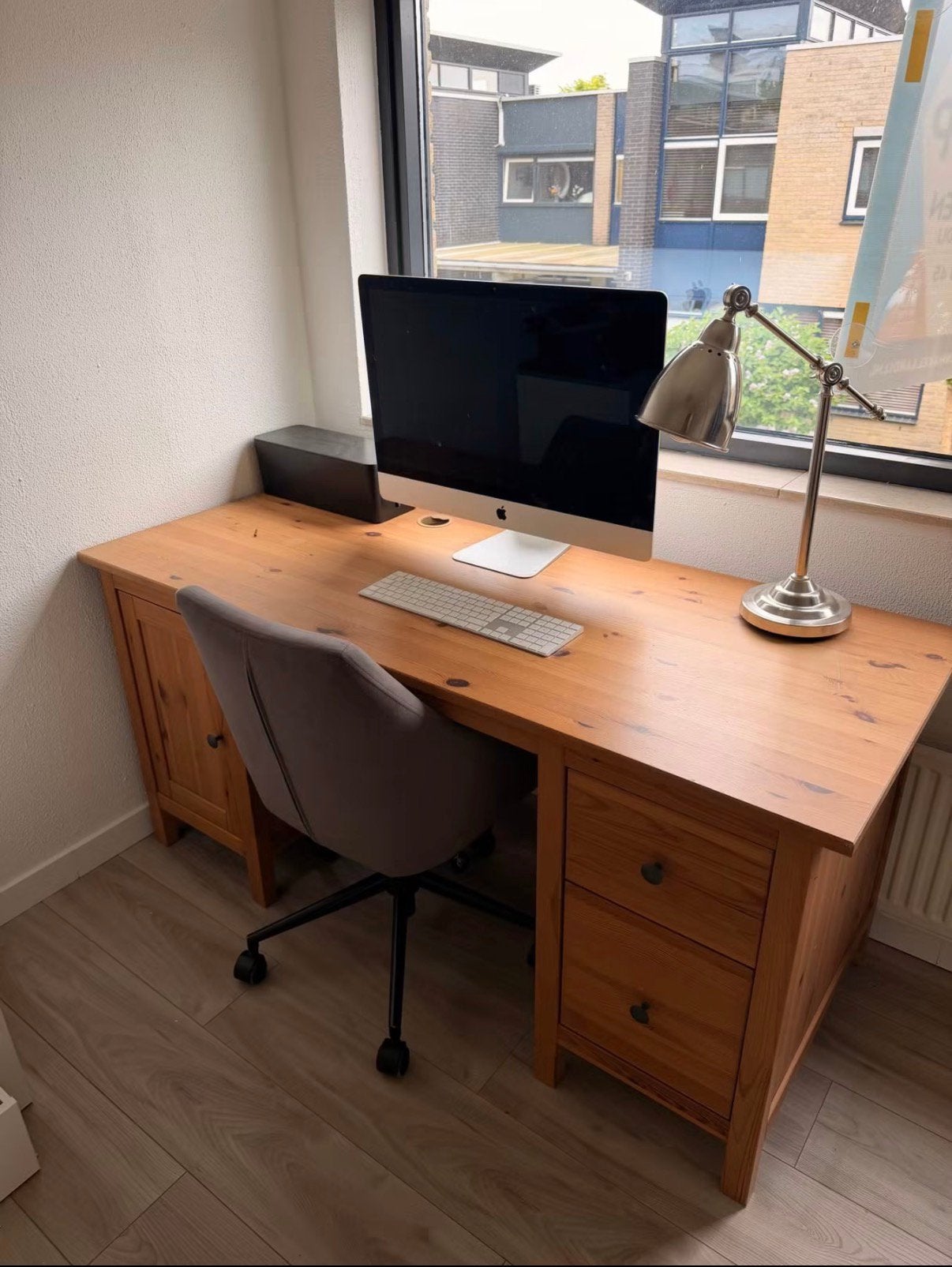 Massief grenen bureau Ikea, Ophalen, Zo goed als nieuw