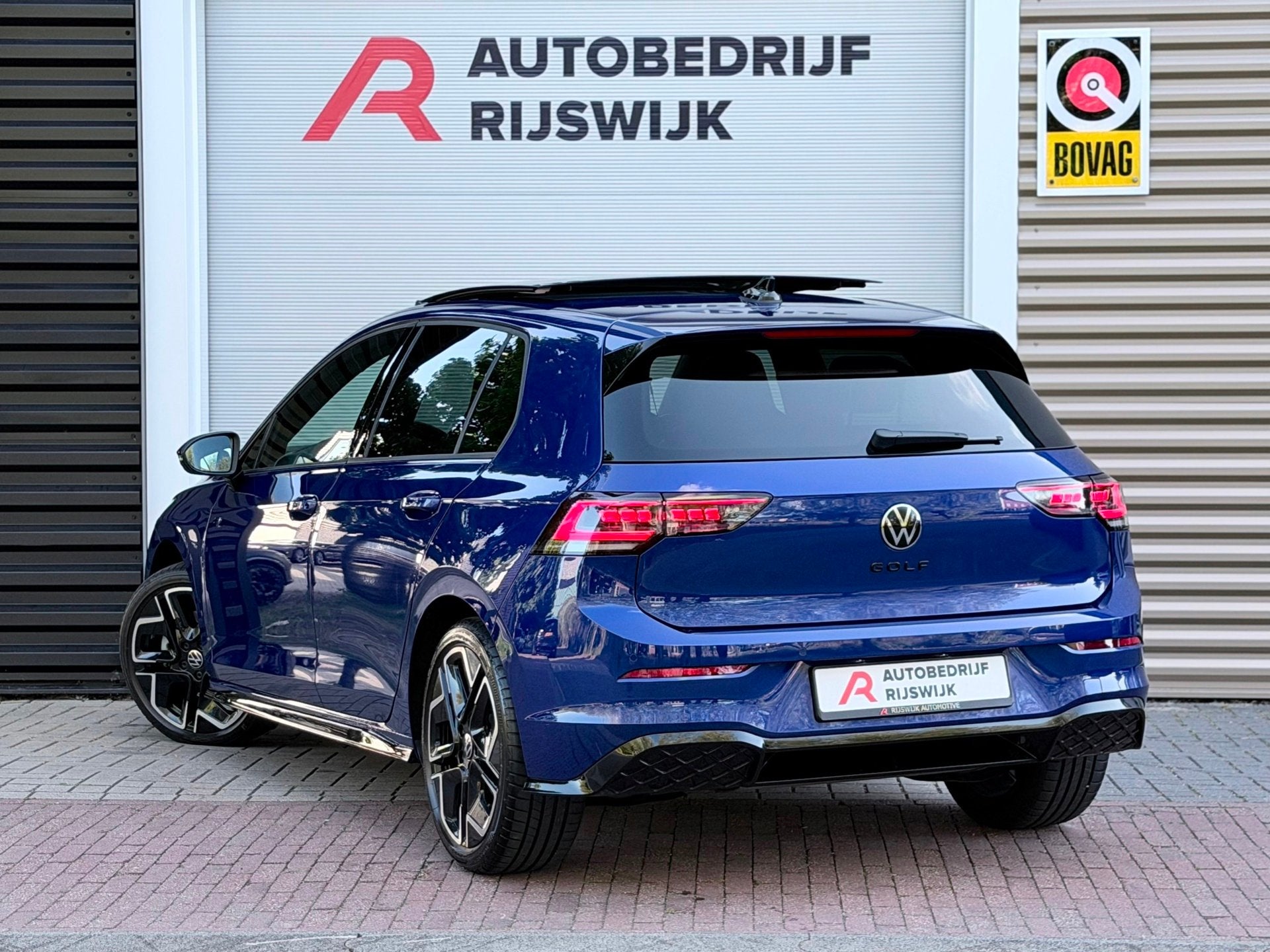 Foto 3 van Volkswagen GOLF 1.5 eTSI R-Line Edition Pano/H&K/HuD/360