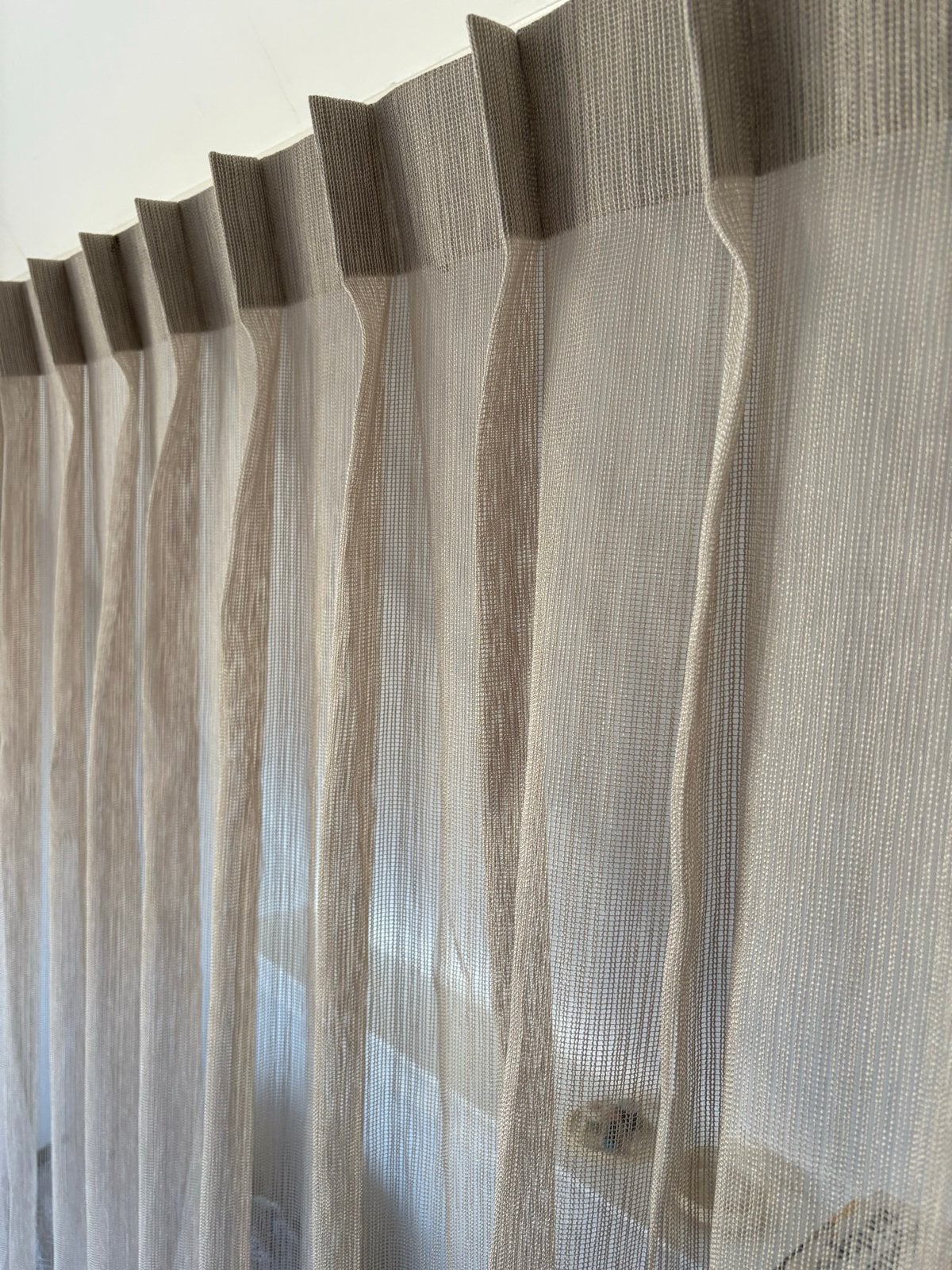 8202 beige inbetween gordijnen - 200x230 cm - enkele plooi, Gebruikt, Beige, Ophalen of Verzenden, Lichtdoorlatend