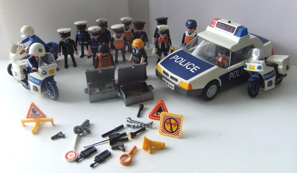 Playmobil Politie 1 auto 3 motoren 14 agenten 1 boef + buit, Ophalen of Verzenden, Gebruikt