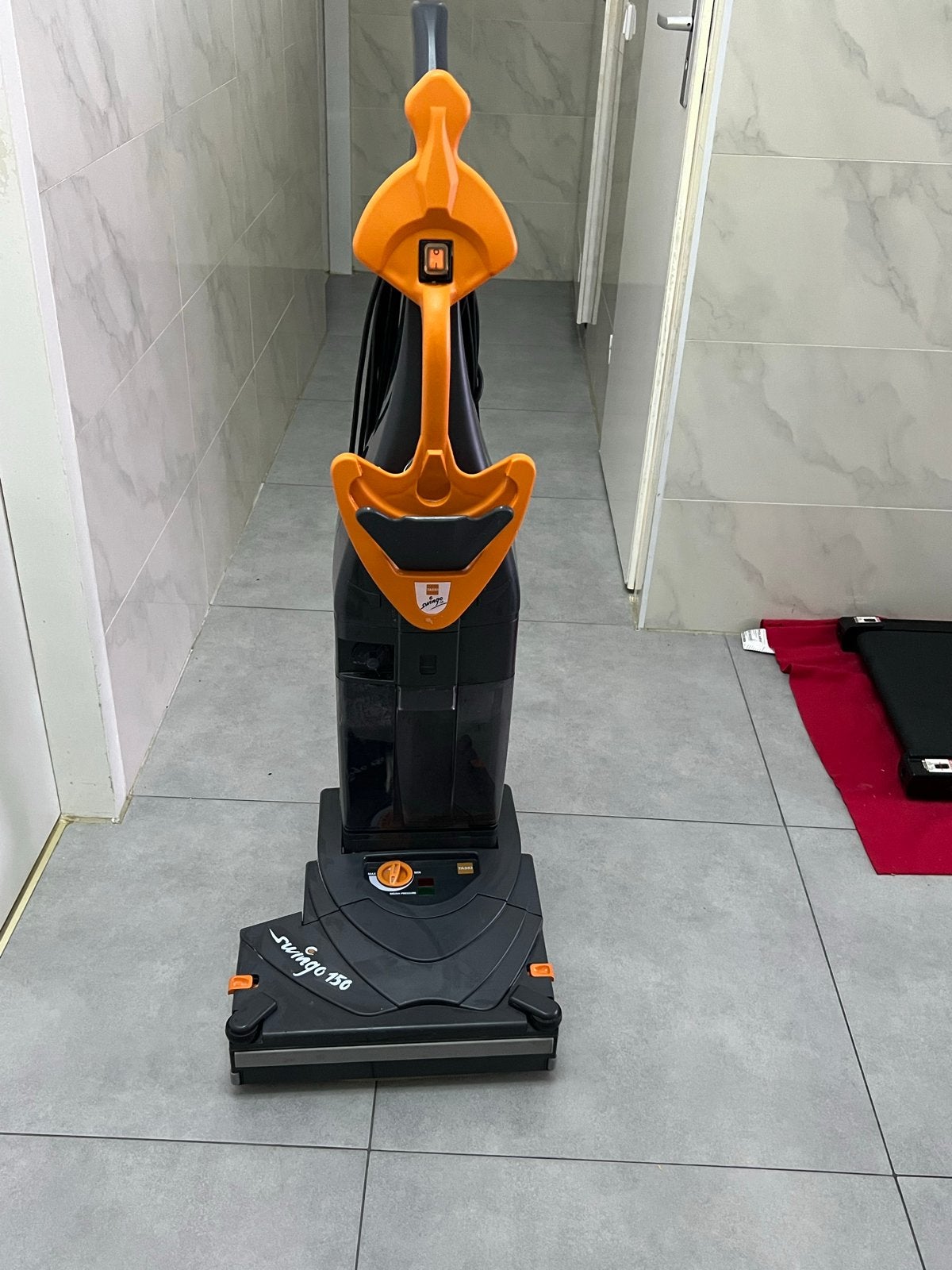 Taski Swingo 150 Vloerreiniger - Compact en Krachtig, Witgoed en Apparatuur, Kärcher, Ophalen of Verzenden, Zo goed als nieuw