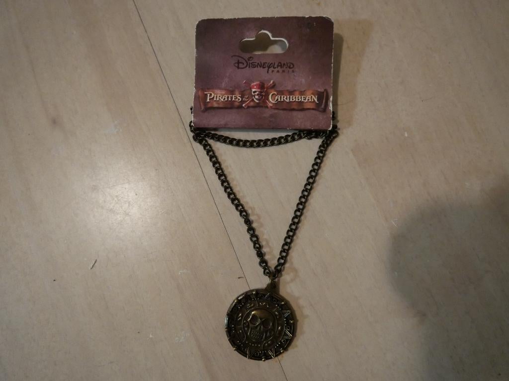 Disney Parks Pirates of Caribbean Medallion, Ophalen of Verzenden, Overige figuren, Nieuw, Overige typen