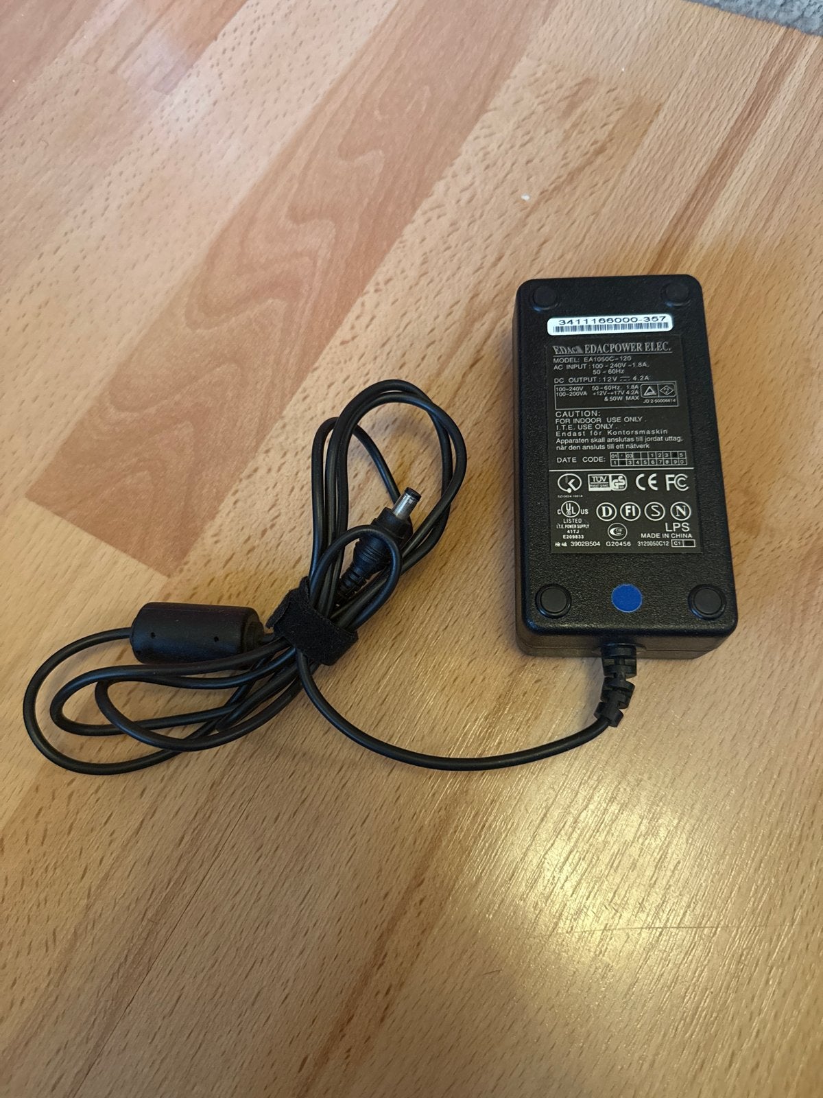 Universele AC/DC Adapter 100-240V 5V 2.2A, Ophalen of Verzenden, Gebruikt
