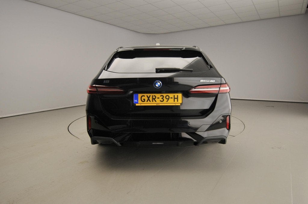 BMW i5 Touring eDrive40 | M-Sportpakket | LED | Navigatie |, Automaat, Achterwielaandrijving, Zwart, Met garantie (alle)