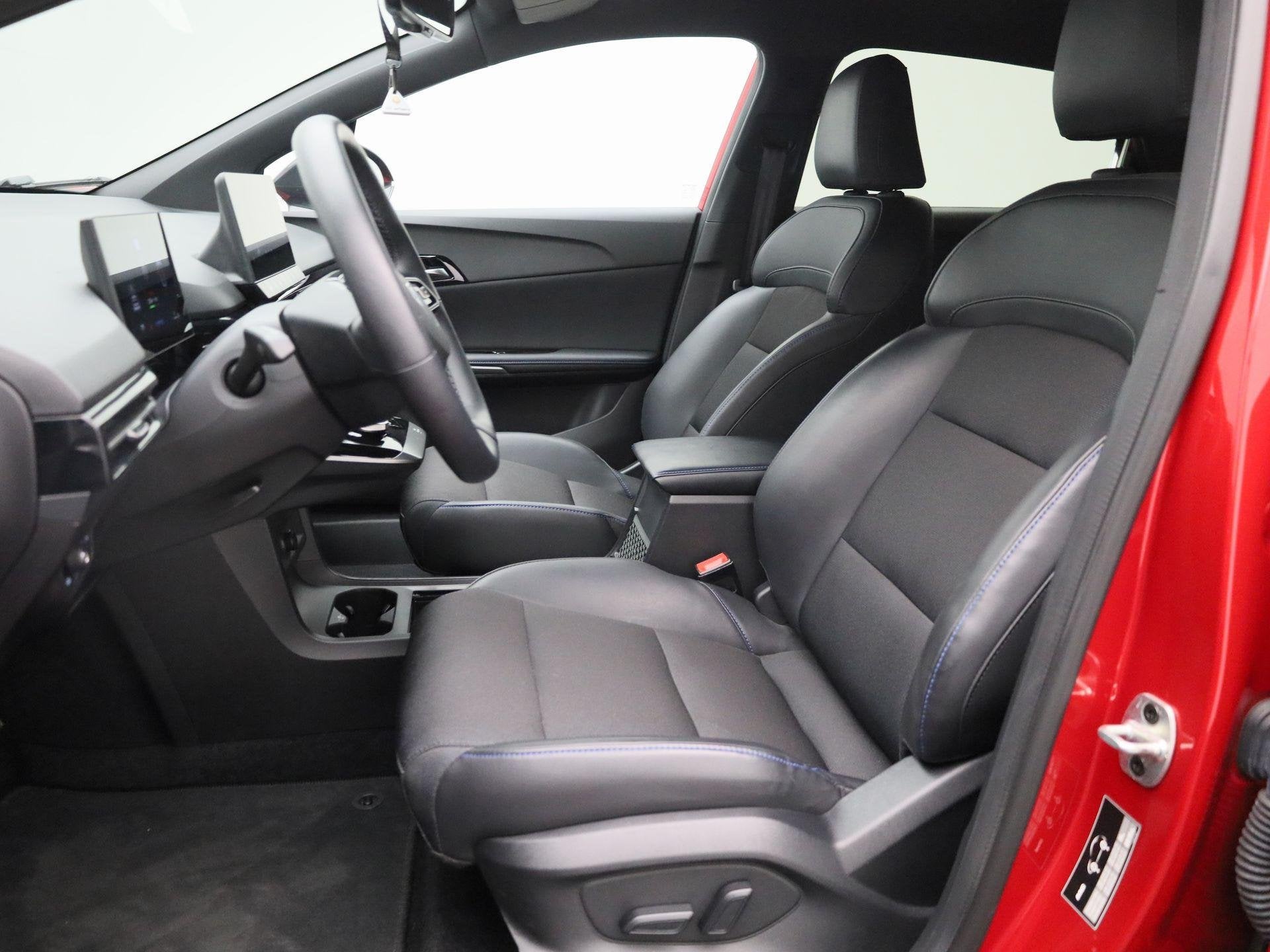 MG 4 Long Range 64kWh Luxury | WLTP 435 KM | SoH 97% | 360, Auto's, Automaat, 12 maanden, Gebruikt, Zwart