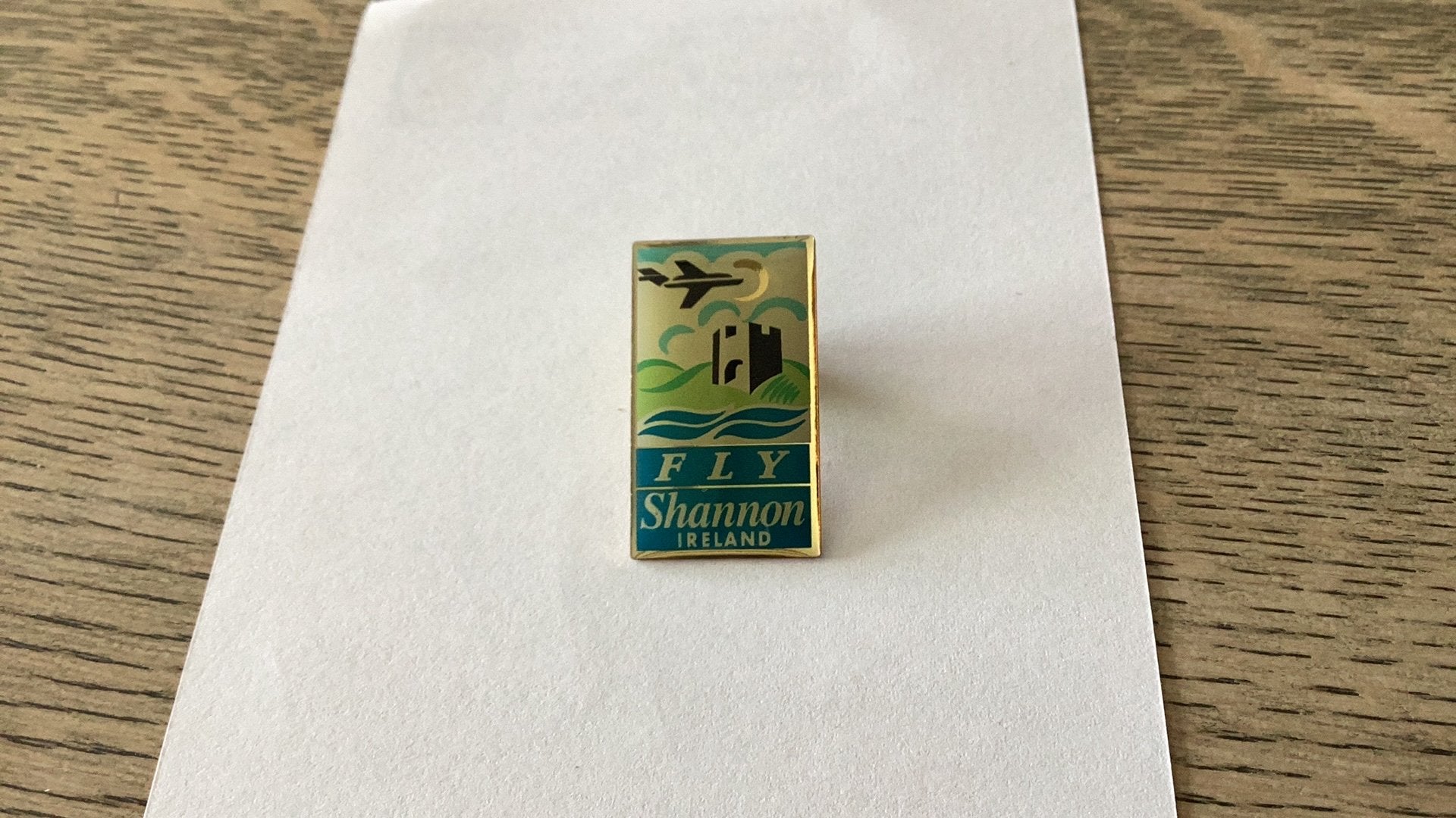 Oude pin van Fly Shannon Ierland, Verzamelen, Speldjes, Pins en Buttons, Ophalen, Zo goed als nieuw