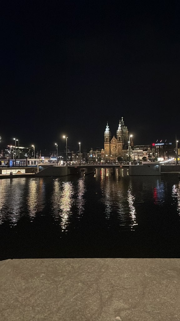 Kamer gezocht te huur bij vrouw of gezin., 20 tot 35 m², Amsterdam