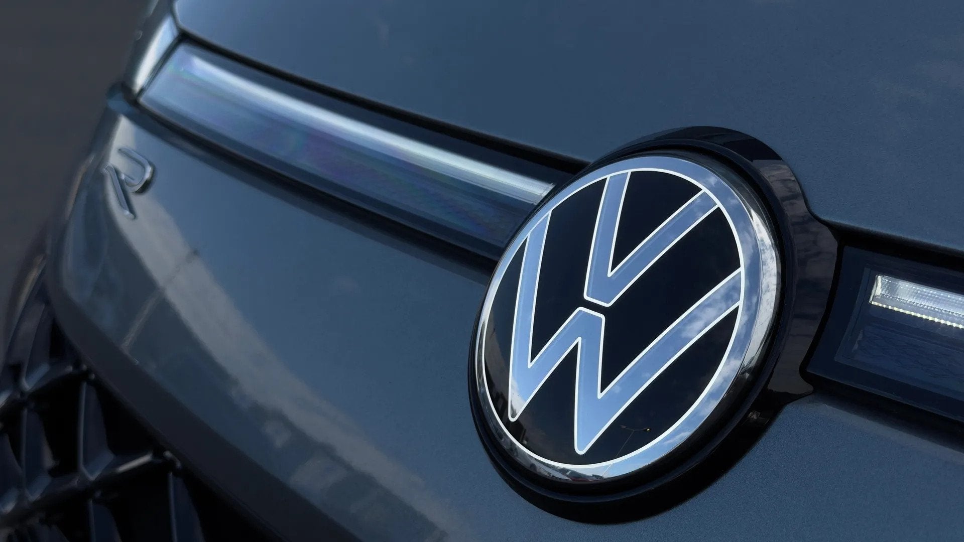 Volkswagen T-Roc 1.5 eTsi R-Line First Edition DSG | Panoram, 1374 kg, 4 cilinders, 150 pk, Bedrijf