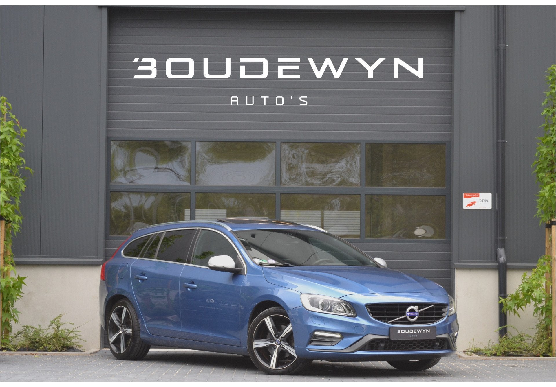 Volvo V60 2.0 T4 R-Design NAP | Schuif/kantel dak | Trekhaak, Gebruikt, Euro 6, 1969 cc, Blauw