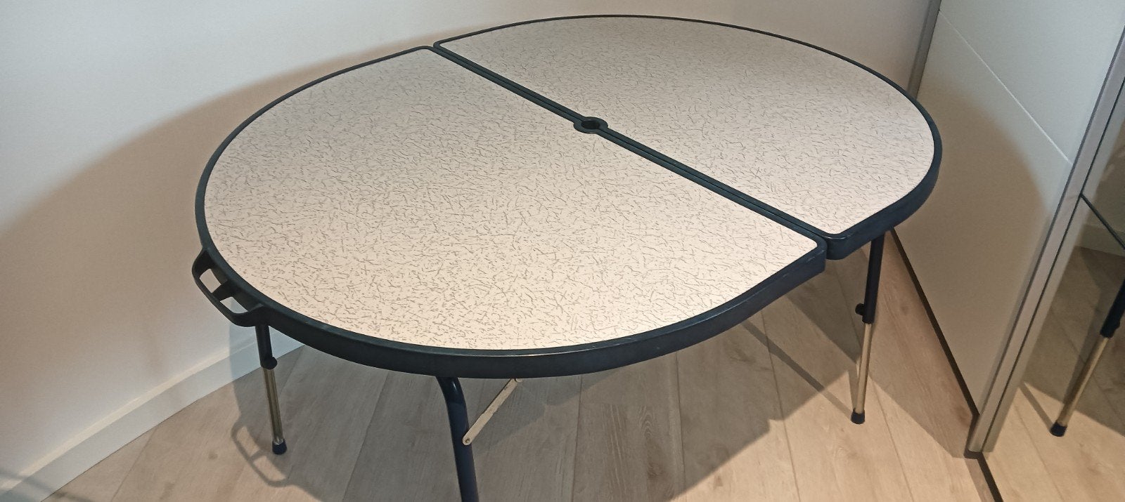 Te koop stevige Crespo camping tafel., Ophalen, Gebruikt, Campingtafel