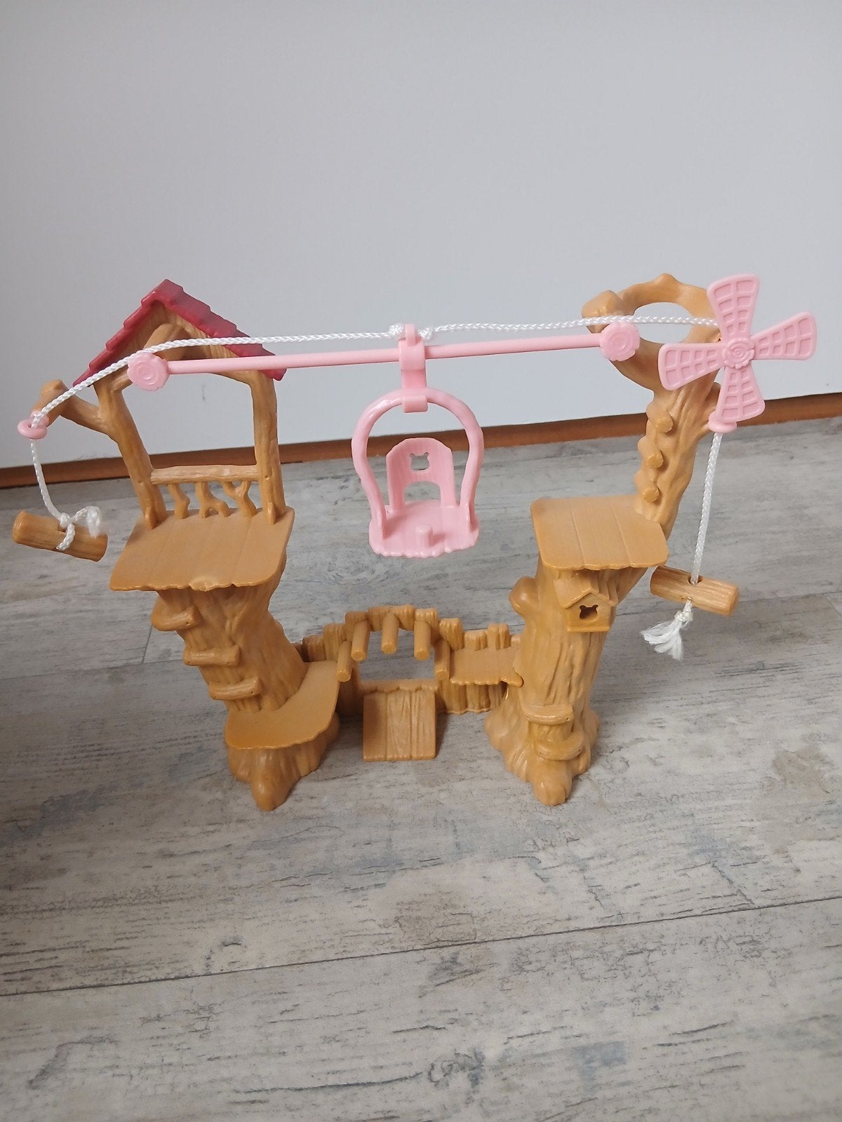 Sylvanian Families Boomhut met Kabelbaan en Dieren, Ophalen of Verzenden, Zo goed als nieuw, Jongen of Meisje