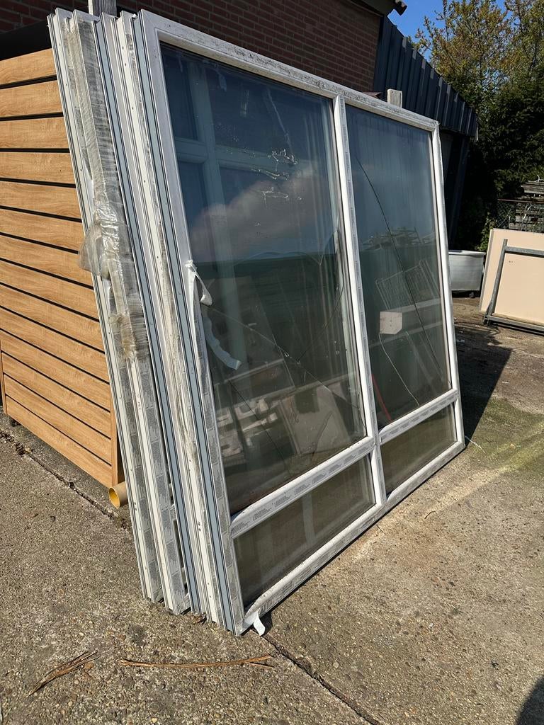 Nieuw kozijn (gratis af te halen) - raam is stuk, Ophalen, 160 cm of meer, Zo goed als nieuw, Dubbelglas