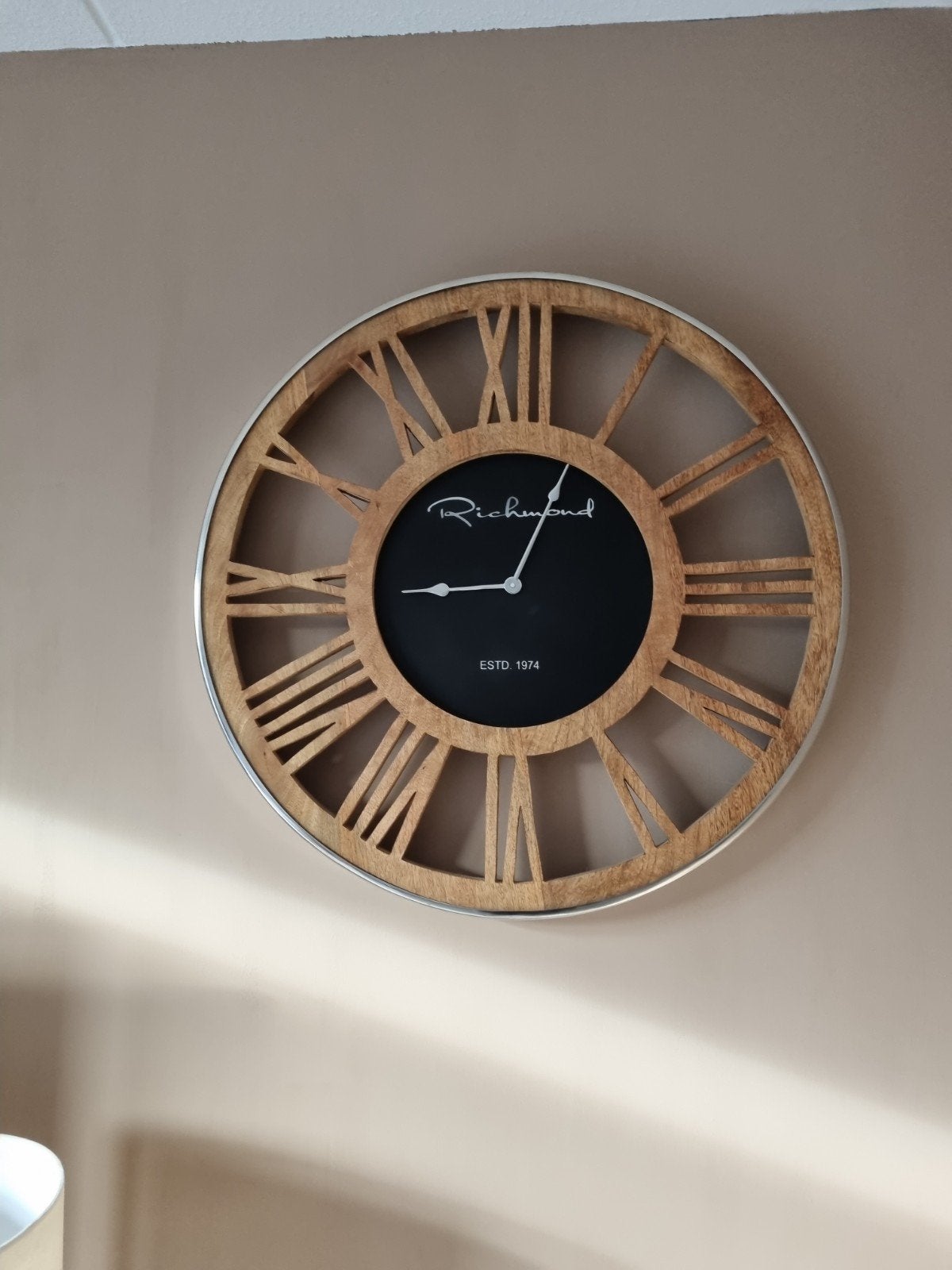 Grote Richmond Wandklok - Hout & Metaal - Zo goed als nieuw, Ophalen, Zo goed als nieuw, Wandklok