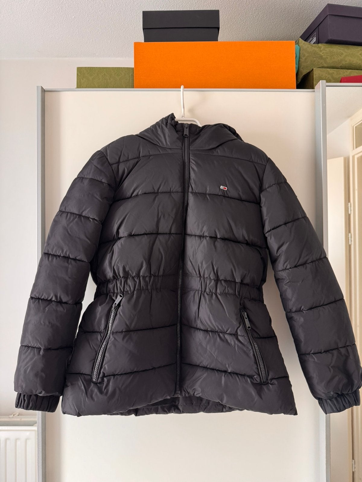 Tommy Hilfiger jas zwart, Ophalen of Verzenden, Gedragen, Maat 36 (S), Zwart