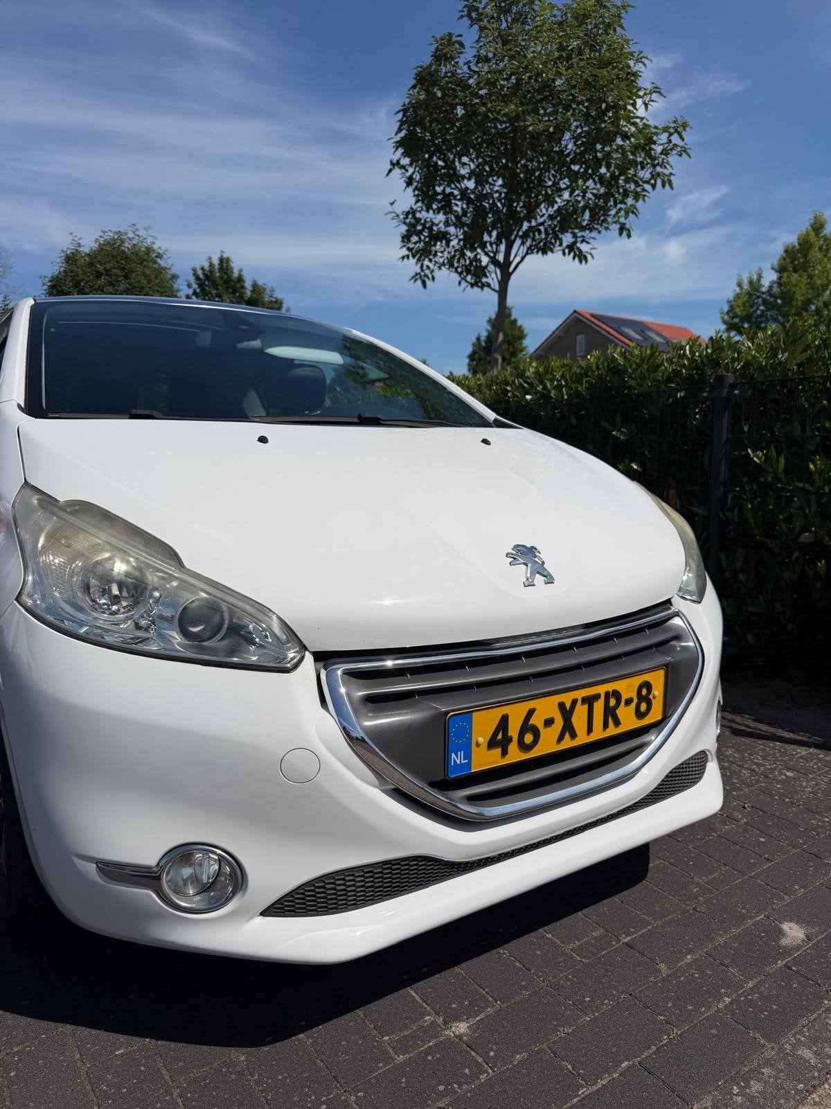 Peugeot 208 1.2 VTI Alure 2012 Wit 2de eigenaar - Panormadak, Voorwielaandrijving, Origineel Nederlands, Handgeschakeld, Particulier