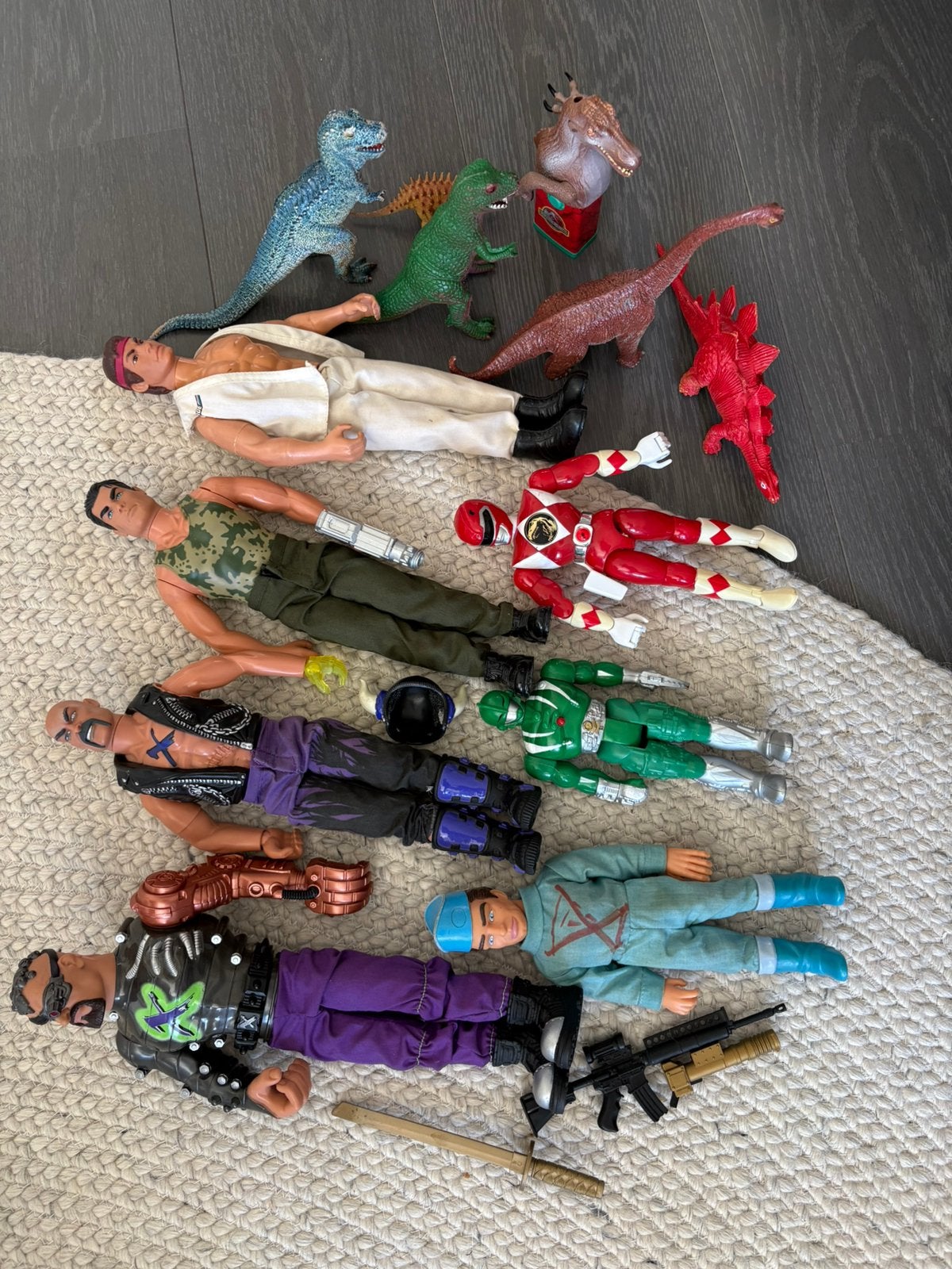 Box met grote actie figuren (GI Joe) en wat Dino’s., Ophalen of Verzenden, Gebruikt