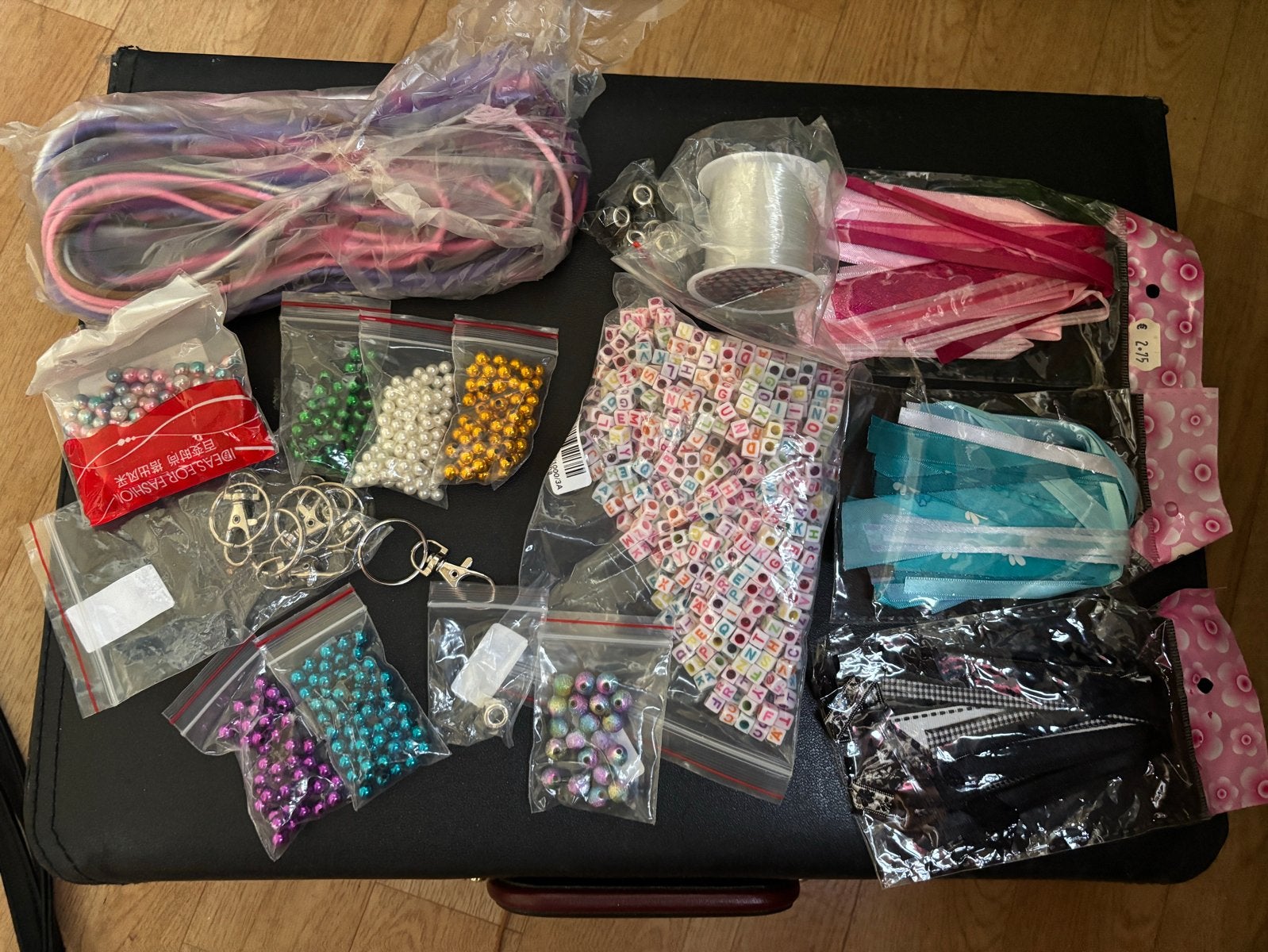 Knutselpakket voor armbandjes, sleutelhangers en meer, Hobby en Vrije tijd, Kralen en Sieraden maken, Ophalen of Verzenden, Nieuw