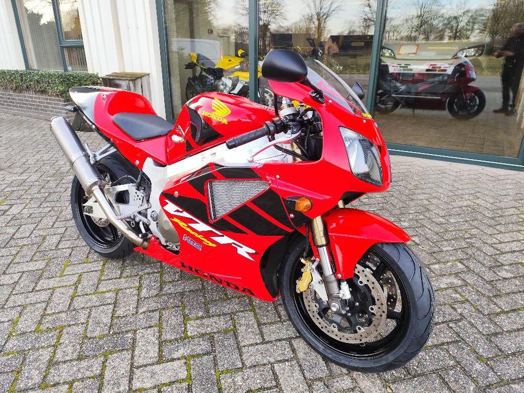 Honda VTR 1000 SP1, Incl: beurt, nieuwe banden en koppeling, Motoren, 2 cilinders, Sportuitlaat, Occasion, Motorrijbewijs A