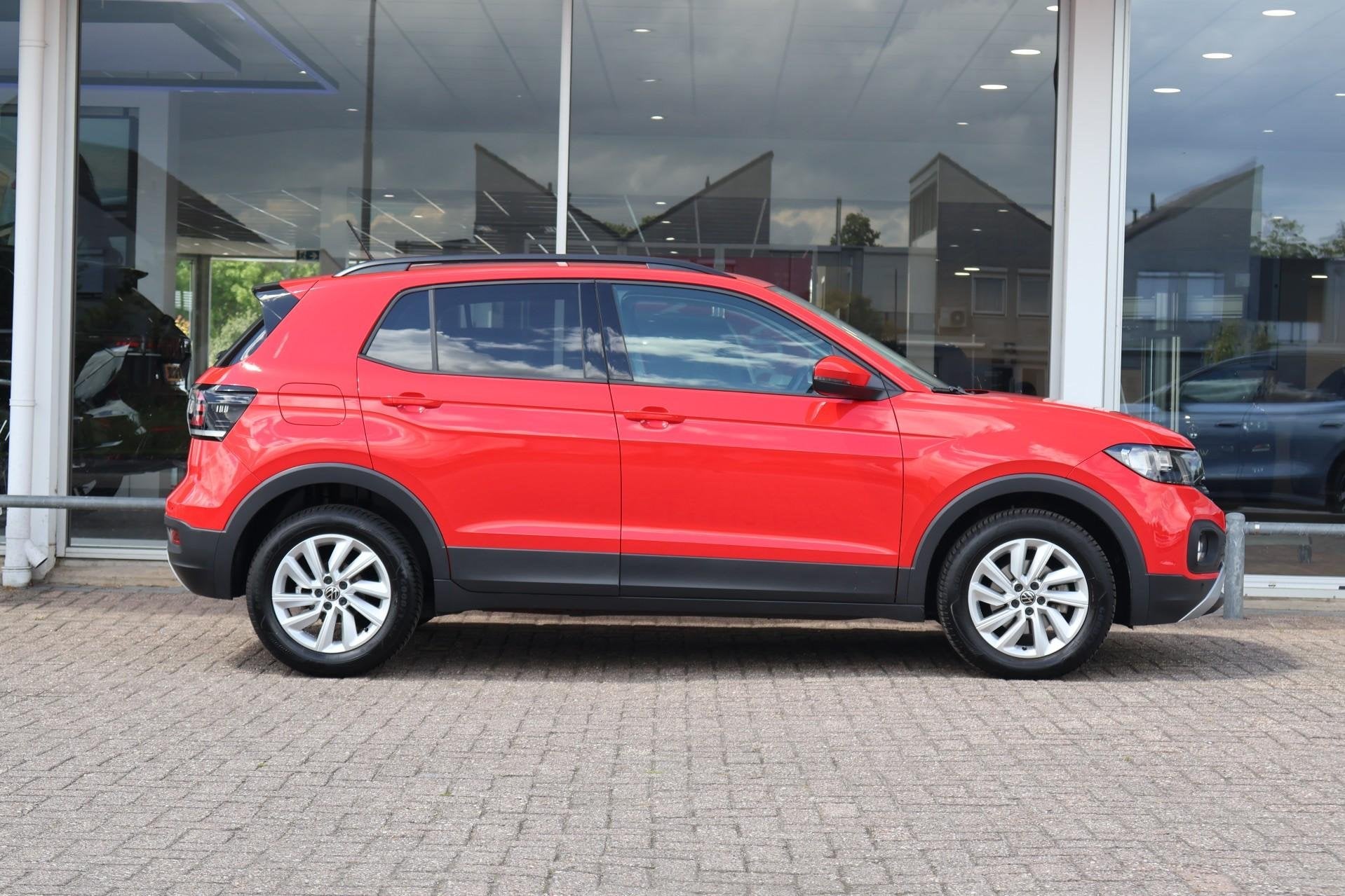 Volkswagen T-Cross 1.0 TSI 110pk DSG Life | Apple Carplay |, Auto's, Volkswagen, 12 maanden, Gebruikt, Bedrijf, 3 cilinders