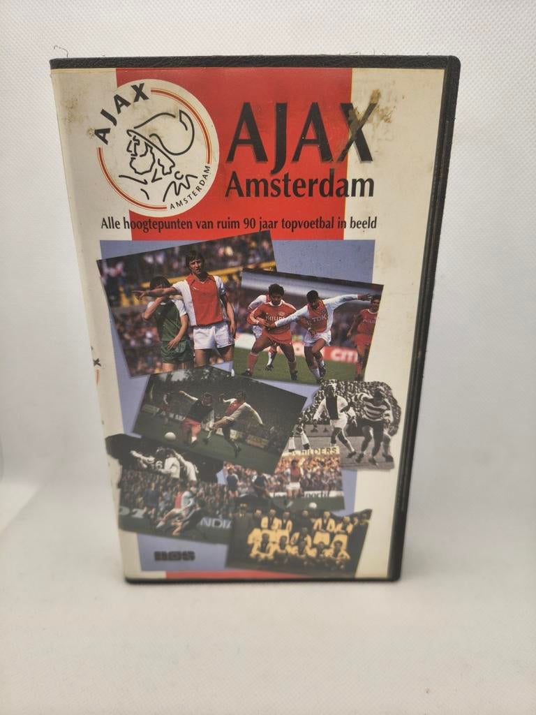 Ajax Amsterdam alle hoogtepunten van ruim 90 jaar topvoetbal, Alle leeftijden, Ophalen of Verzenden, Zo goed als nieuw