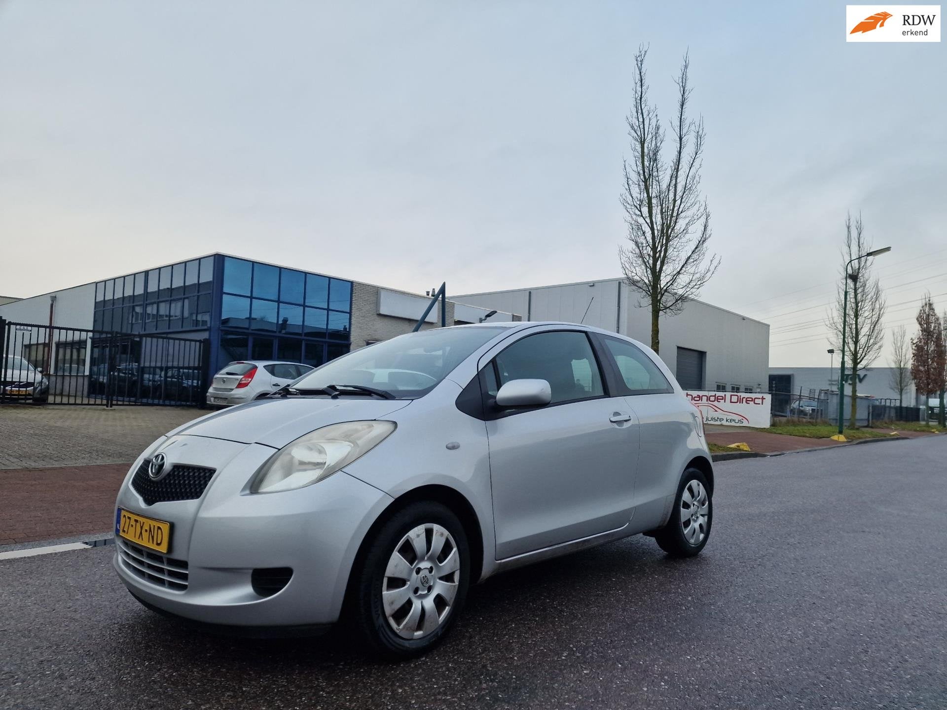 Toyota Yaris 1.3 VVTi Sol MMT AUTOMAAT AIRCO TREKHAAK 2 X SL, Auto's, 750 kg, 4 cilinders, Origineel Nederlands, Bedrijf