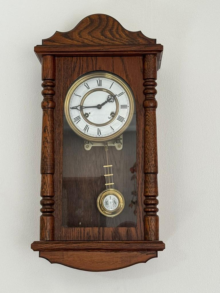 Opwindbare eikenhouten wandklok, Antiek en Kunst, Ophalen