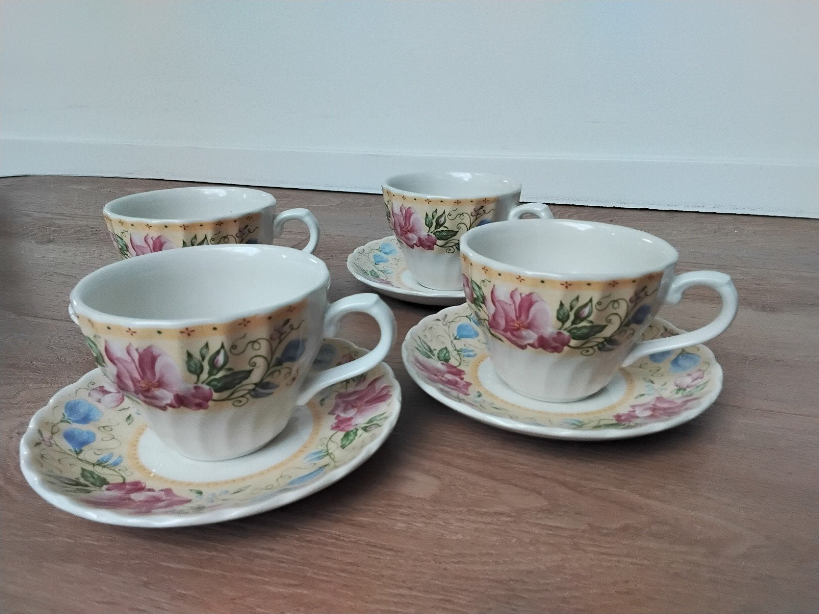 4 Vintage kopen schotels, Churchill Chelsea Flowers England, Ophalen of Verzenden, Zo goed als nieuw, Overige stijlen, Kop(pen) en/of Schotel(s)