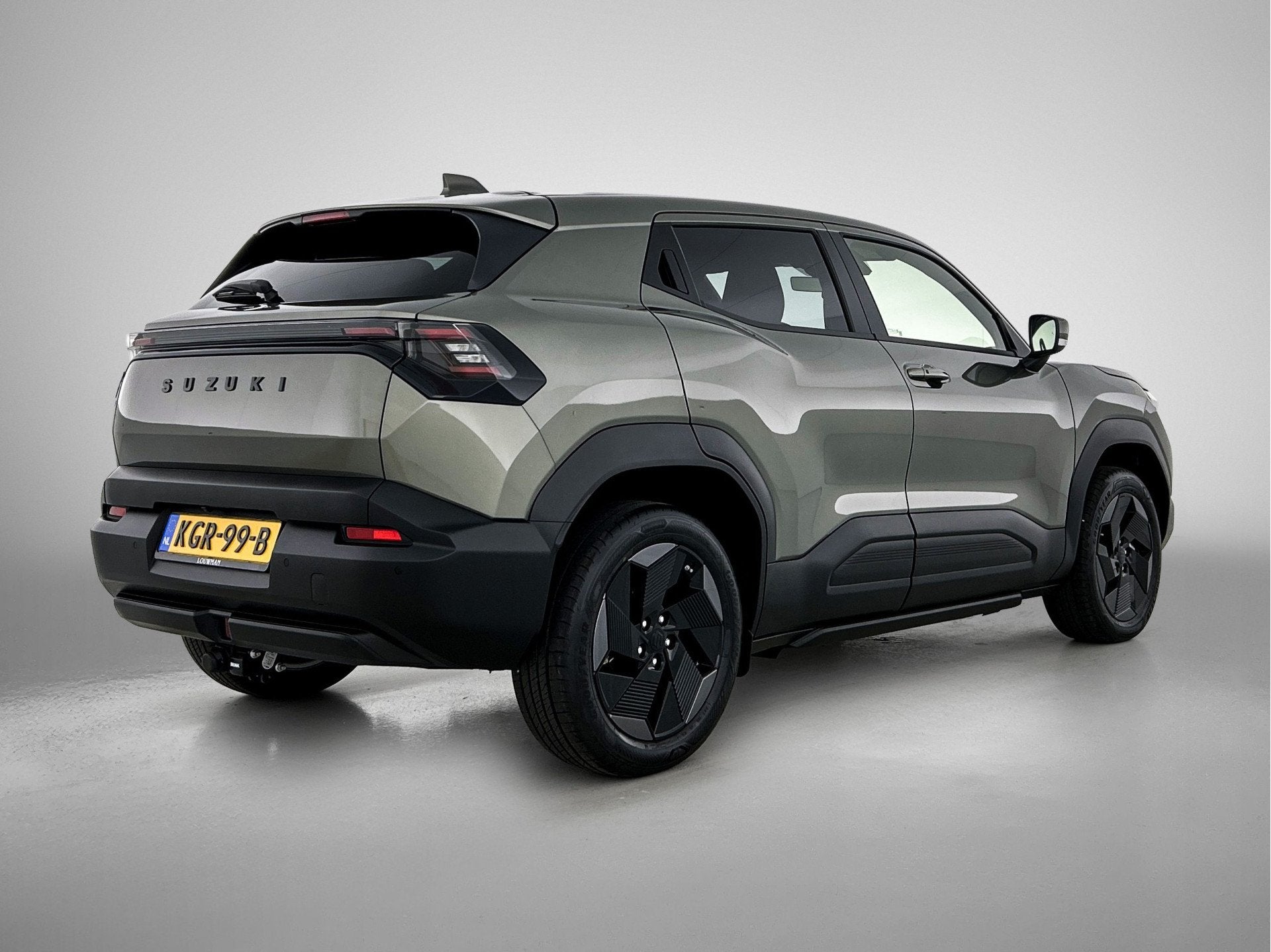 Suzuki e Vitara Select 61 kWh | Trekhaak Afneembaar |, 12 maanden, Stof, Automatische klimaatregeling, Origineel Nederlands
