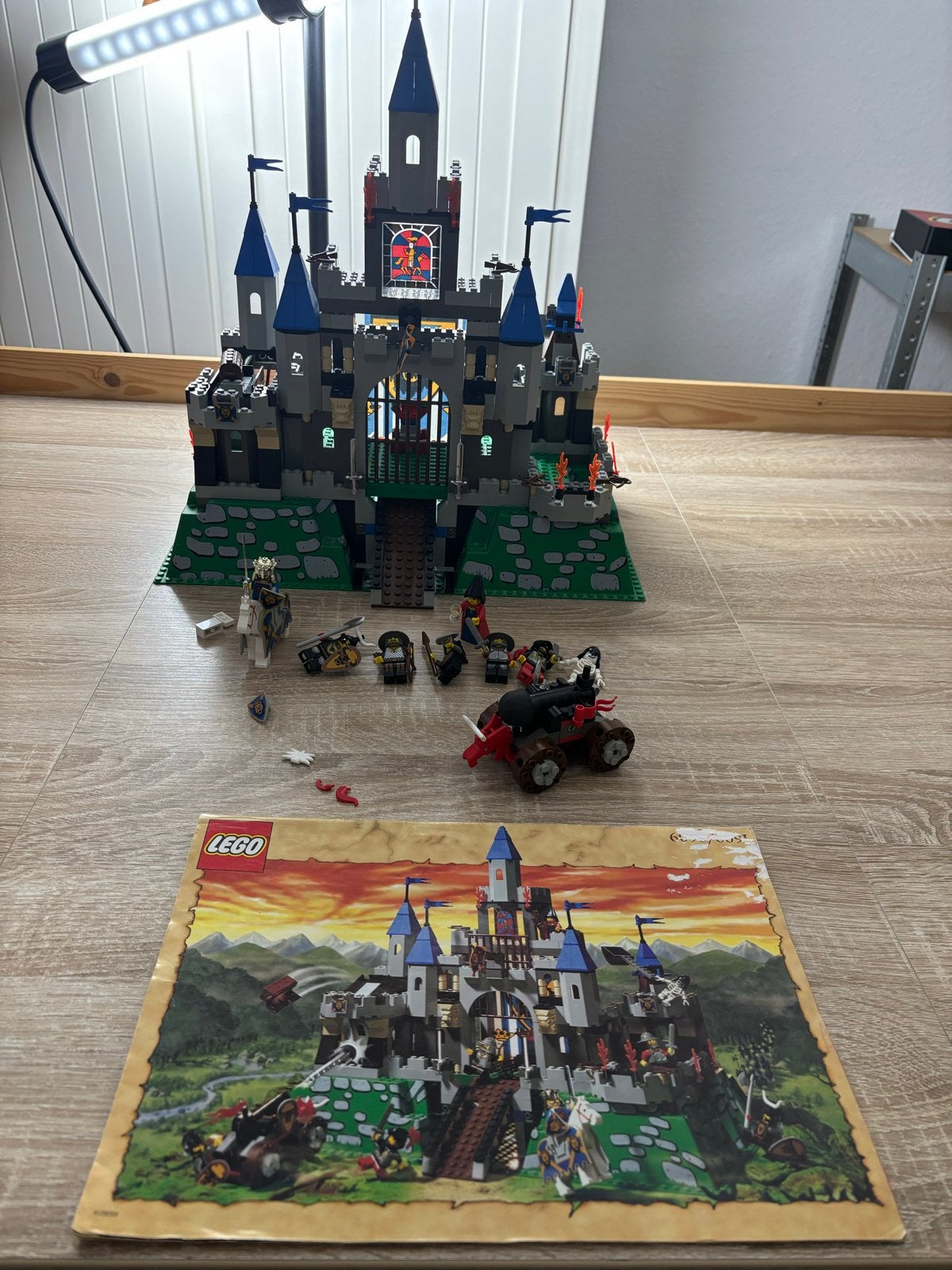 Lego 6098 King Leo's Castle - Gebruikt met kleine defecten, Ophalen of Verzenden, Gebruikt