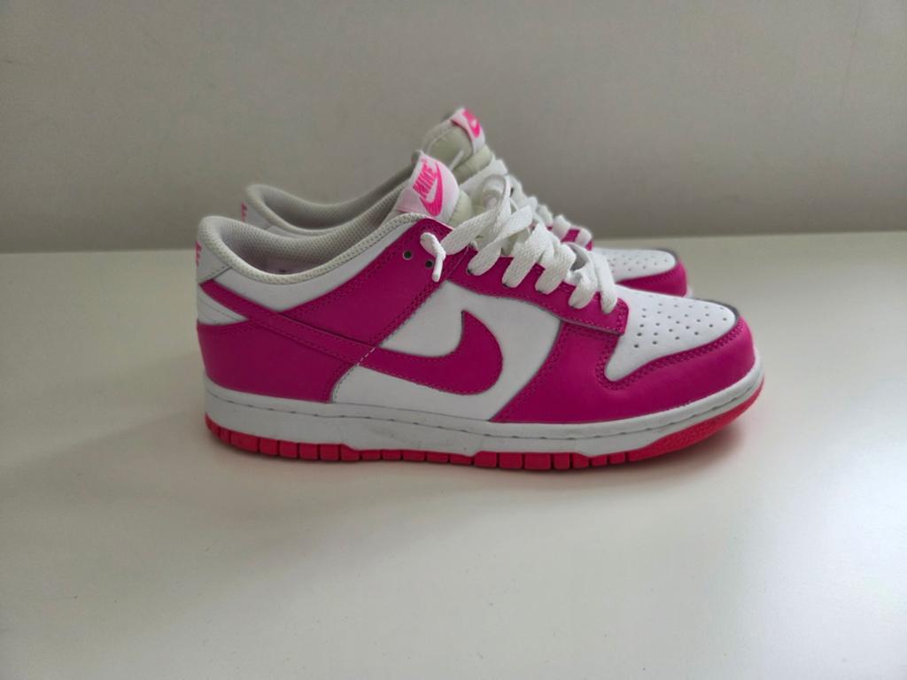 Nike Dunk Low Fuchsia - Maat 38,5 - Zo goed als nieuw, Nike, Ophalen of Verzenden, Roze, Sneakers of Gympen