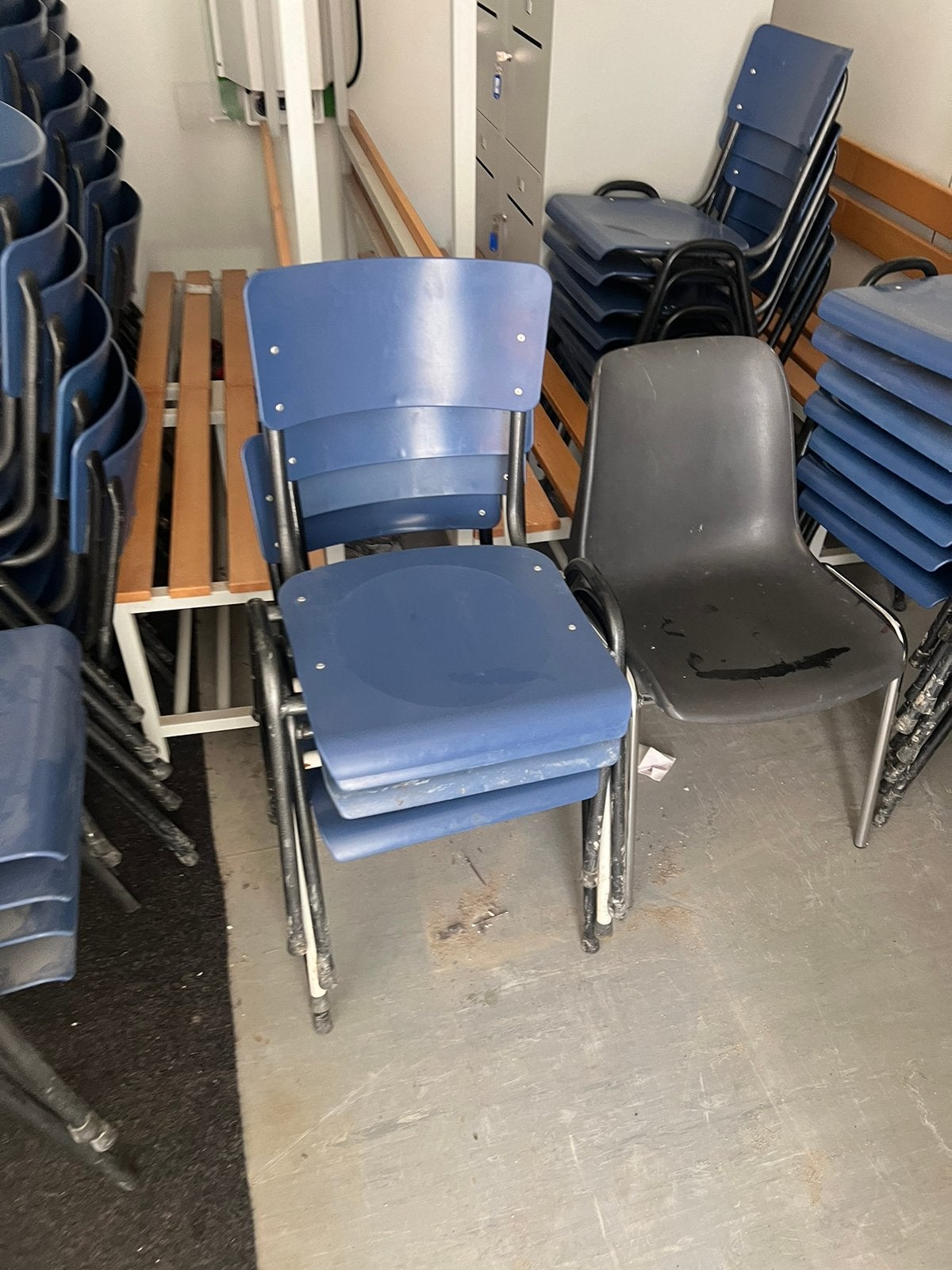 50 stoelen, Antiek en Kunst, Antiek | Meubels | Stoelen en Banken, Ophalen