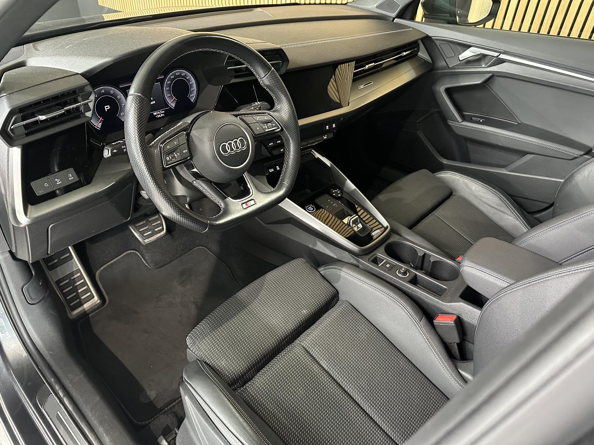 Audi A3 Sportback 30 TFSI S edition NL auto | S-Line | LED |, Auto's, Gebruikt, Leder en Stof, Automatische klimaatregeling, Origineel Nederlands