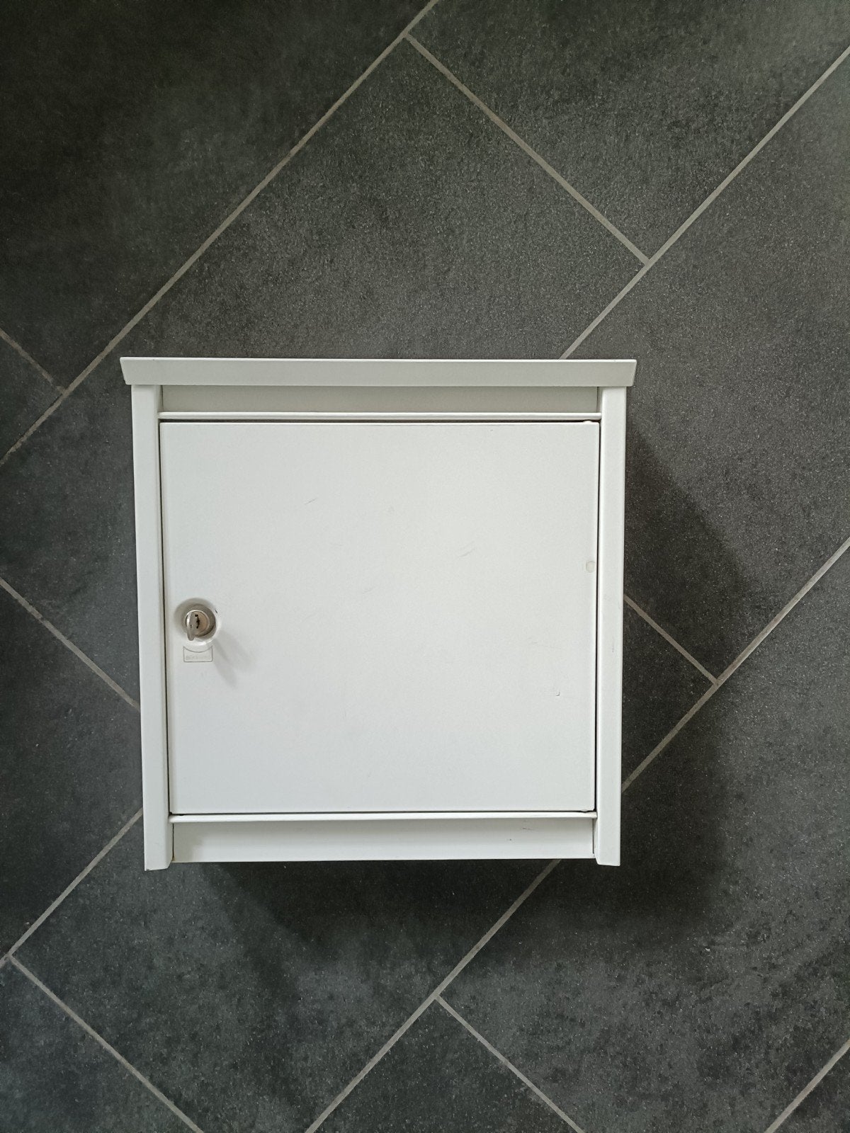 Witte Brabantia brievenbus, Ophalen, Zo goed als nieuw, Aluminium, Wandbrievenbus