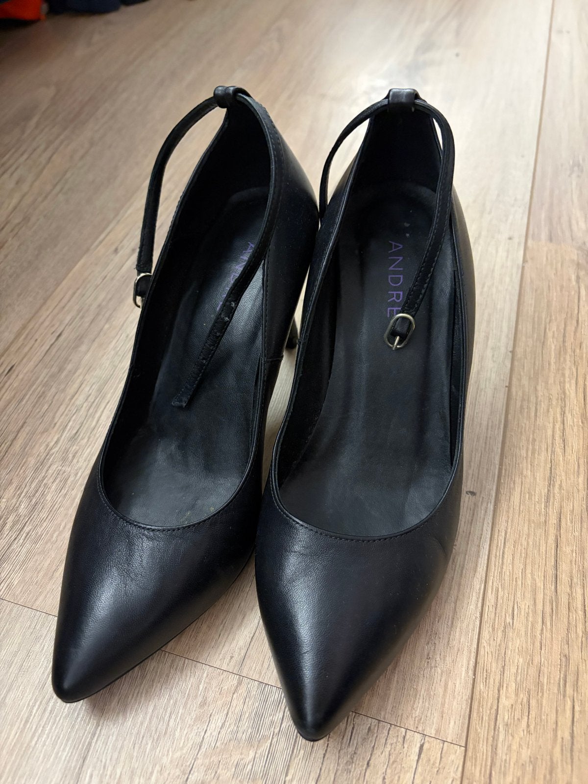 Zwarte André pumps met bandje - Maat 36, Ophalen of Verzenden, Gedragen, Zwart, Pumps