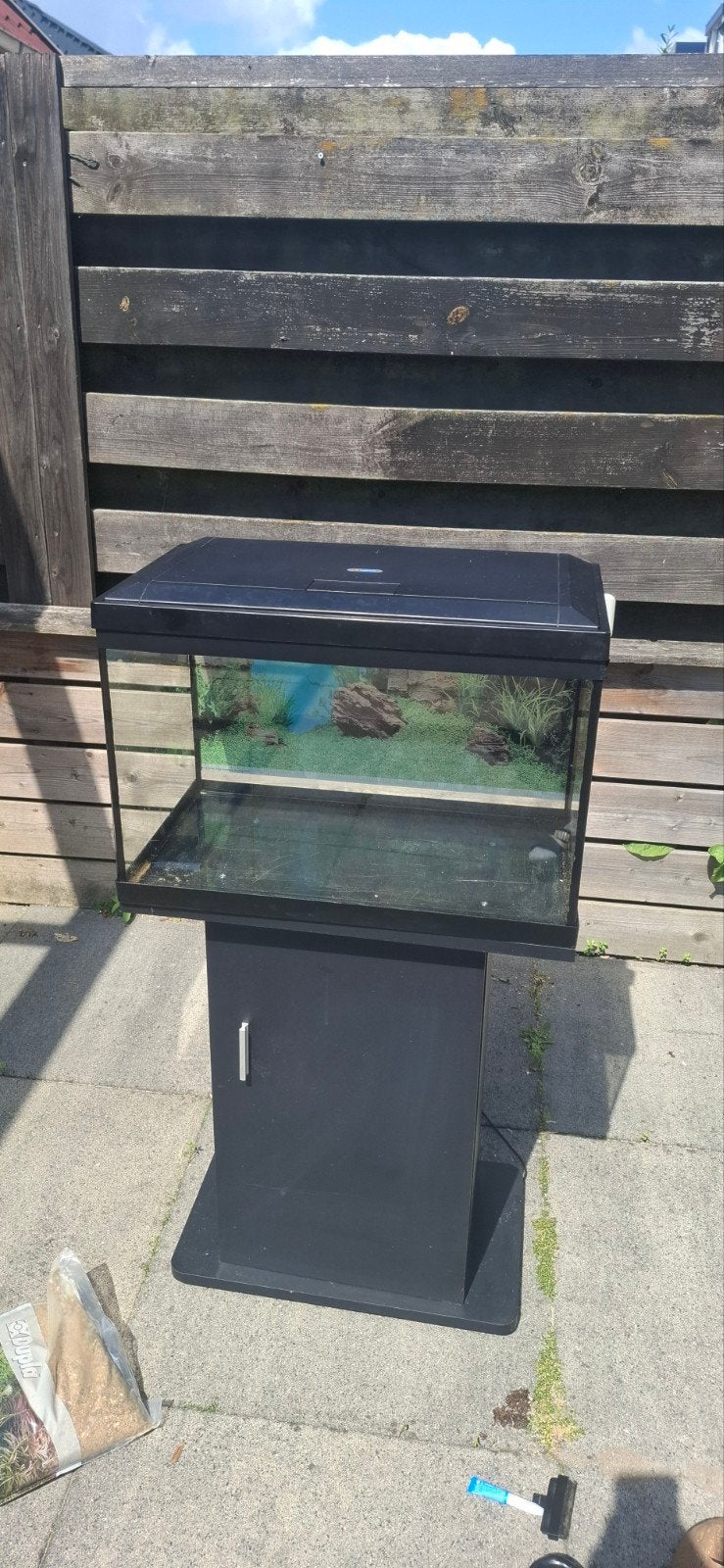 Aquaria met meubel, Ophalen, Leeg aquarium