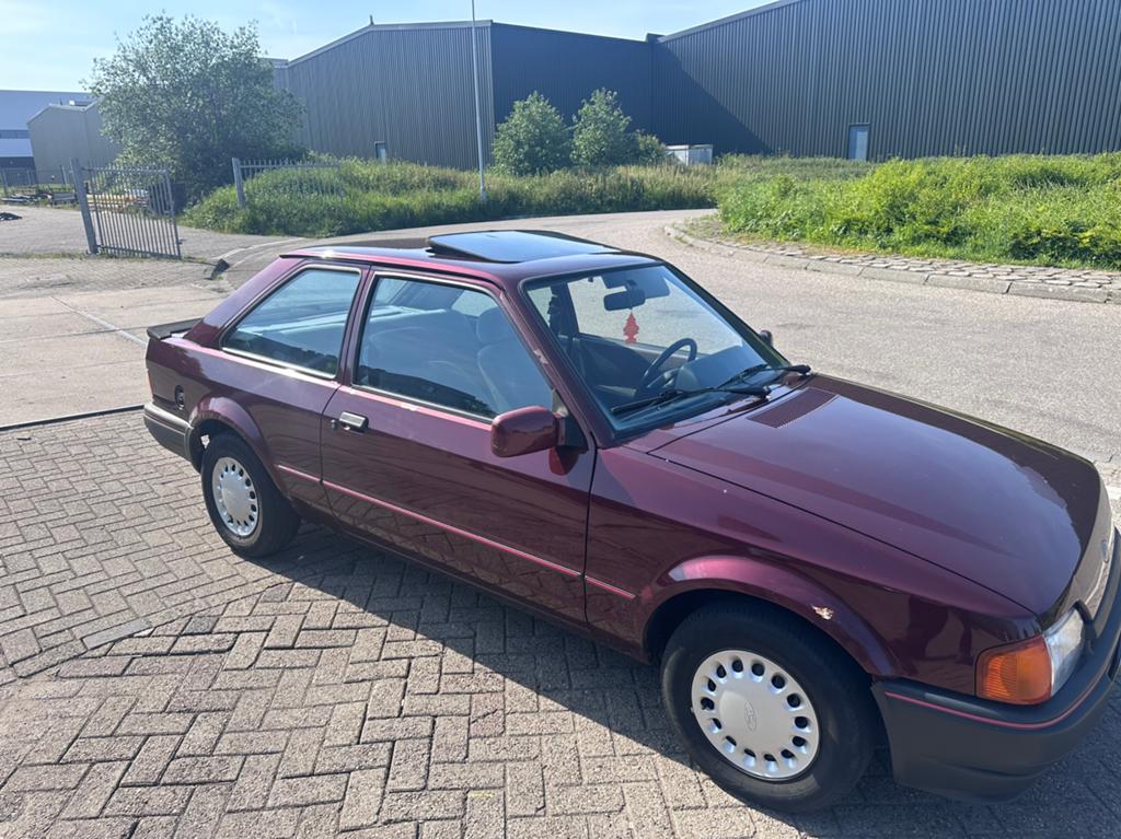 Ford Escort 1.4 CL S6 1988 Bruin, Auto's, Voorwielaandrijving, Escort, Stof, 4 cilinders