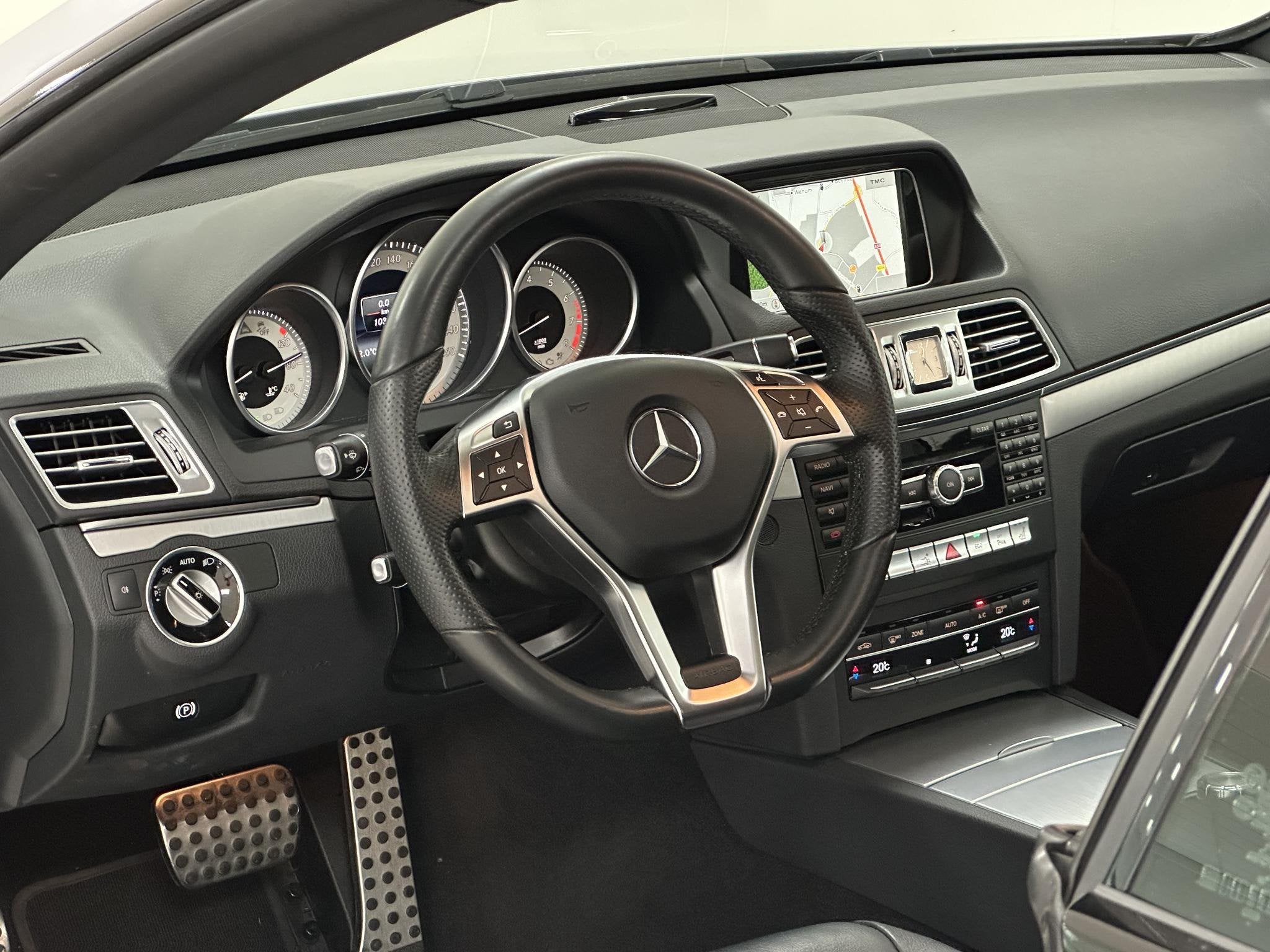 Mercedes-Benz E-klasse Coupé 250 Prestige AMG-LINE | PANORA, Auto's, Achterwielaandrijving, 4 cilinders, 4 stoelen, Leder