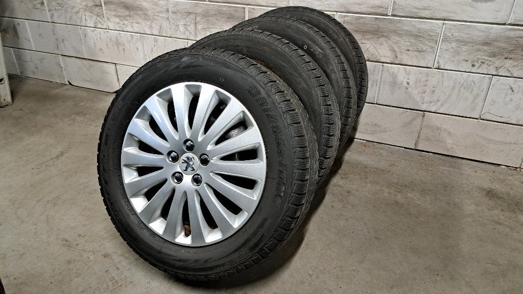 Winterbanden C4 Picasso C3 Grande Panda 3008 5008 215/55/16, Auto-onderdelen, 16 inch, Banden en Velgen, Personenwagen, Gebruikt