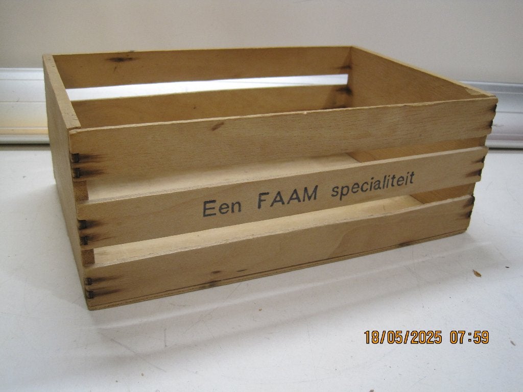 een faam specialiteit breda kistje 27,5/18/10,5 cm (343), Ophalen of Verzenden, Gebruikt, Gebruiksvoorwerp